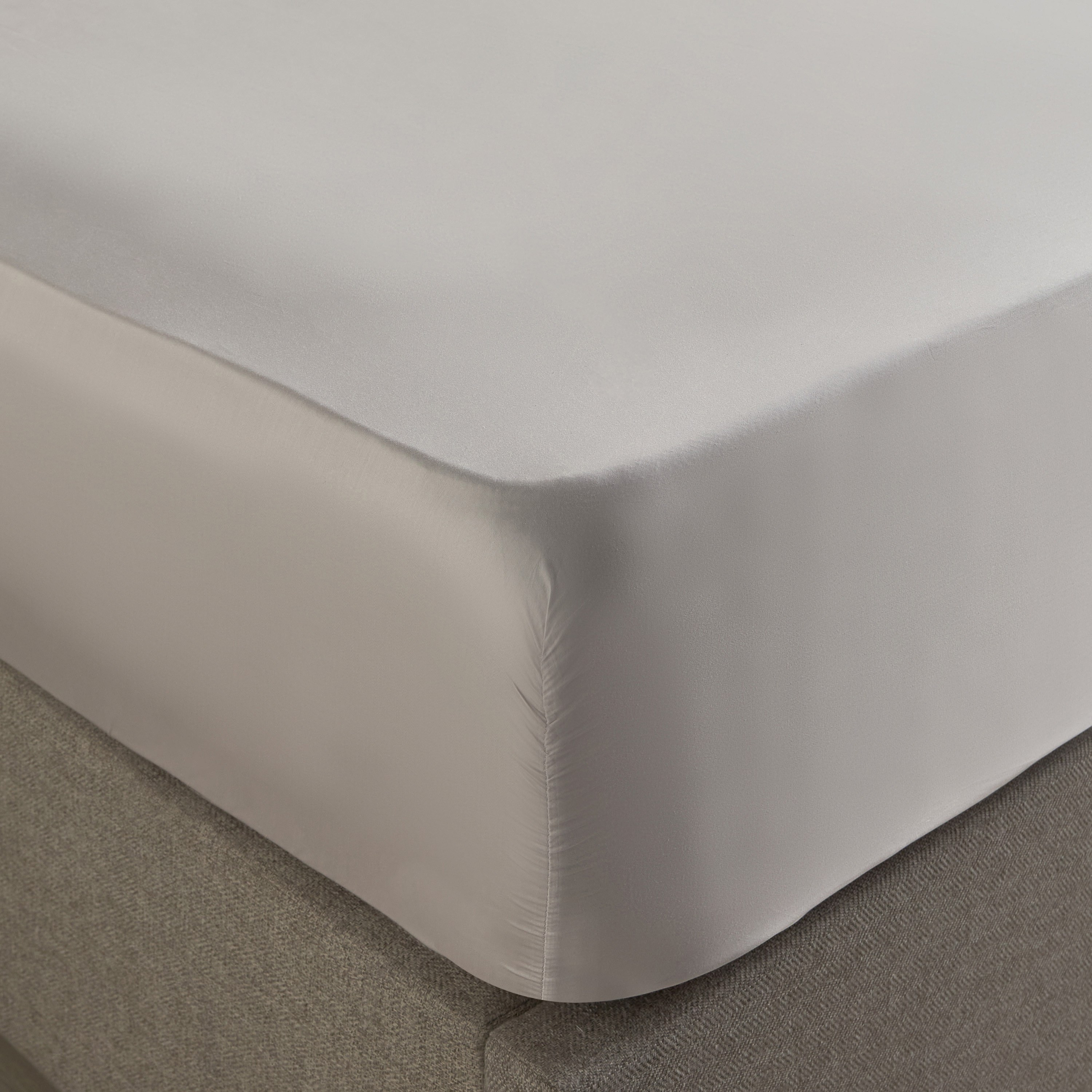 شرشف مطاطي مقاس كامل قطن مصري بعدد 400 خيط - أفيرا - 120x200 سم-household-bedding-sheetsandpillowcases-fittedsheets-image-1