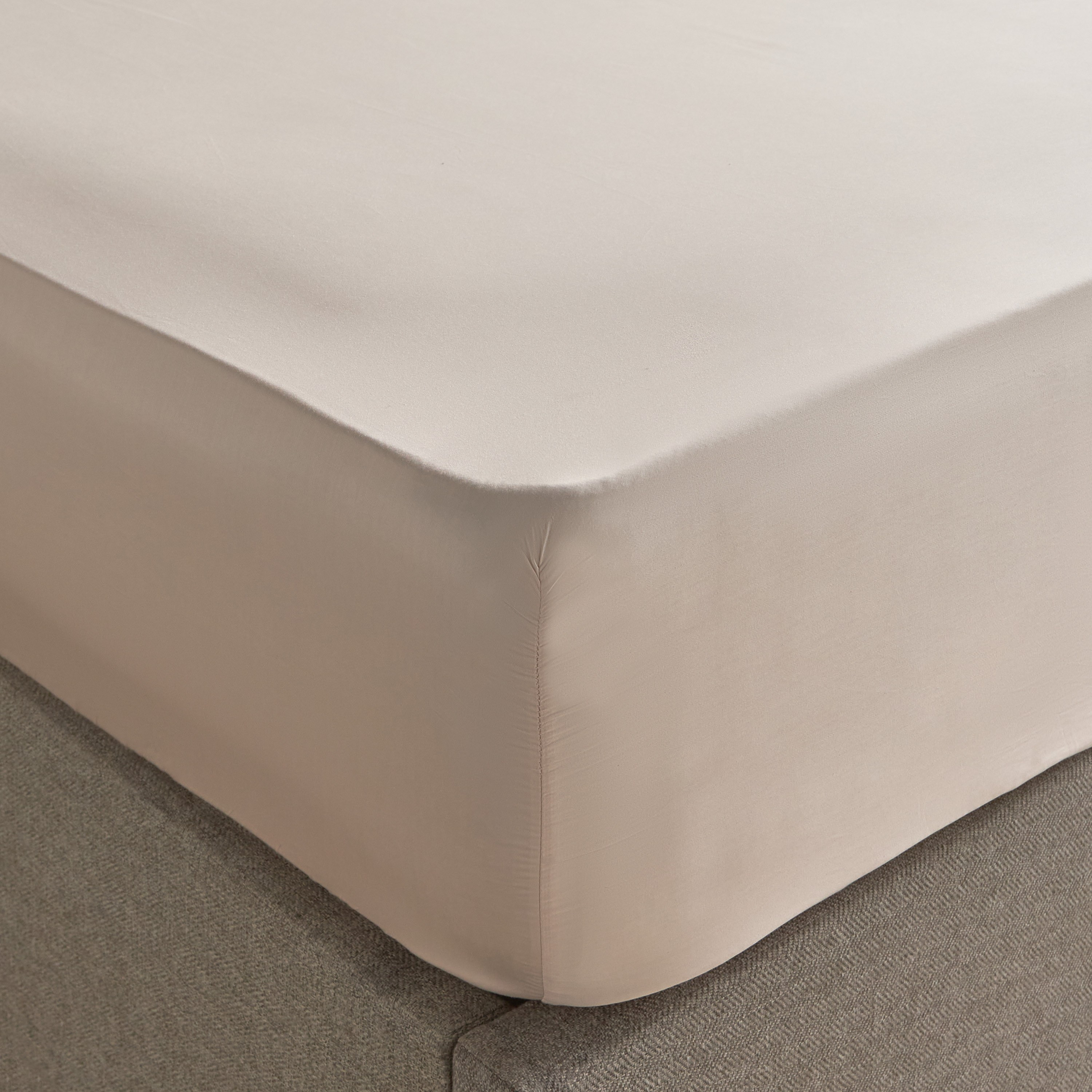 شرشف مطاطي كوين قطن مصري بعدد 400 خيط - أفيرا - 160x200 سم-household-bedding-sheetsandpillowcases-fittedsheets-image-1