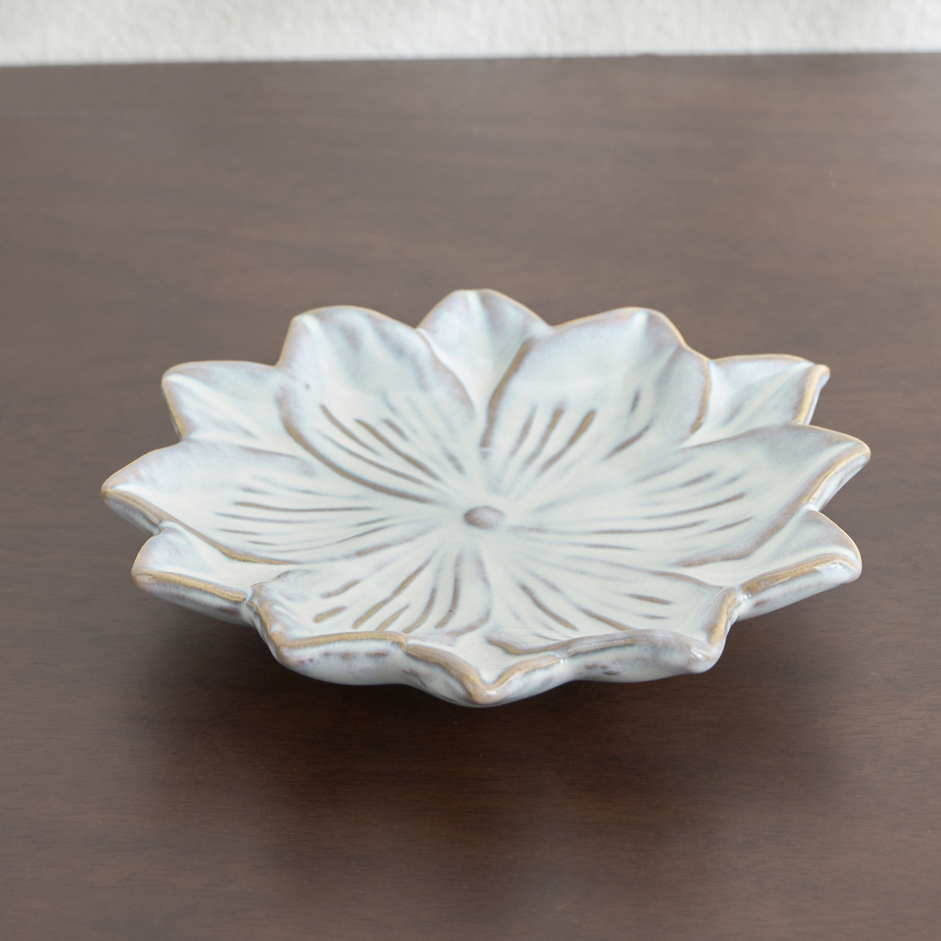 طبق ديكور سيراميك - ليورا - 15 سم-household-decor-boxesandtrays-image-1