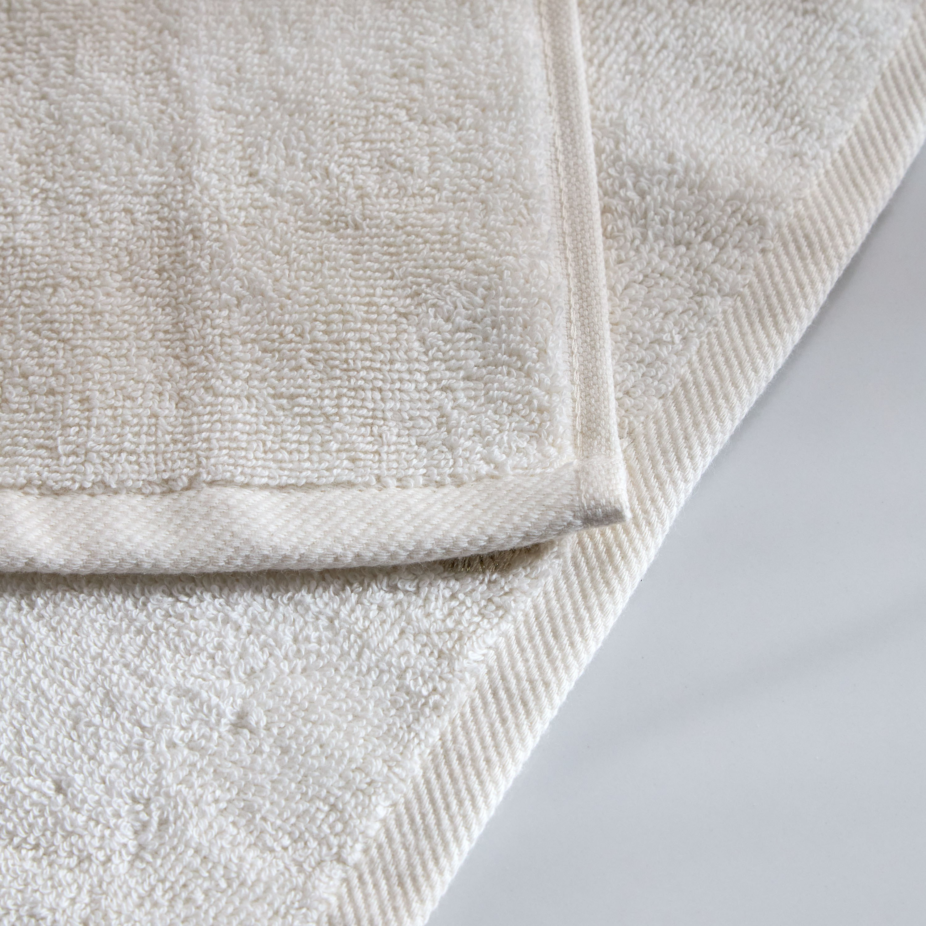 طقم مناشف يد قطن تركي 550 جرام لكل متر مربع 4 قطع - أمورا - 30x30 سم-household-bathandlaundry-bathlinen-towels-image-3