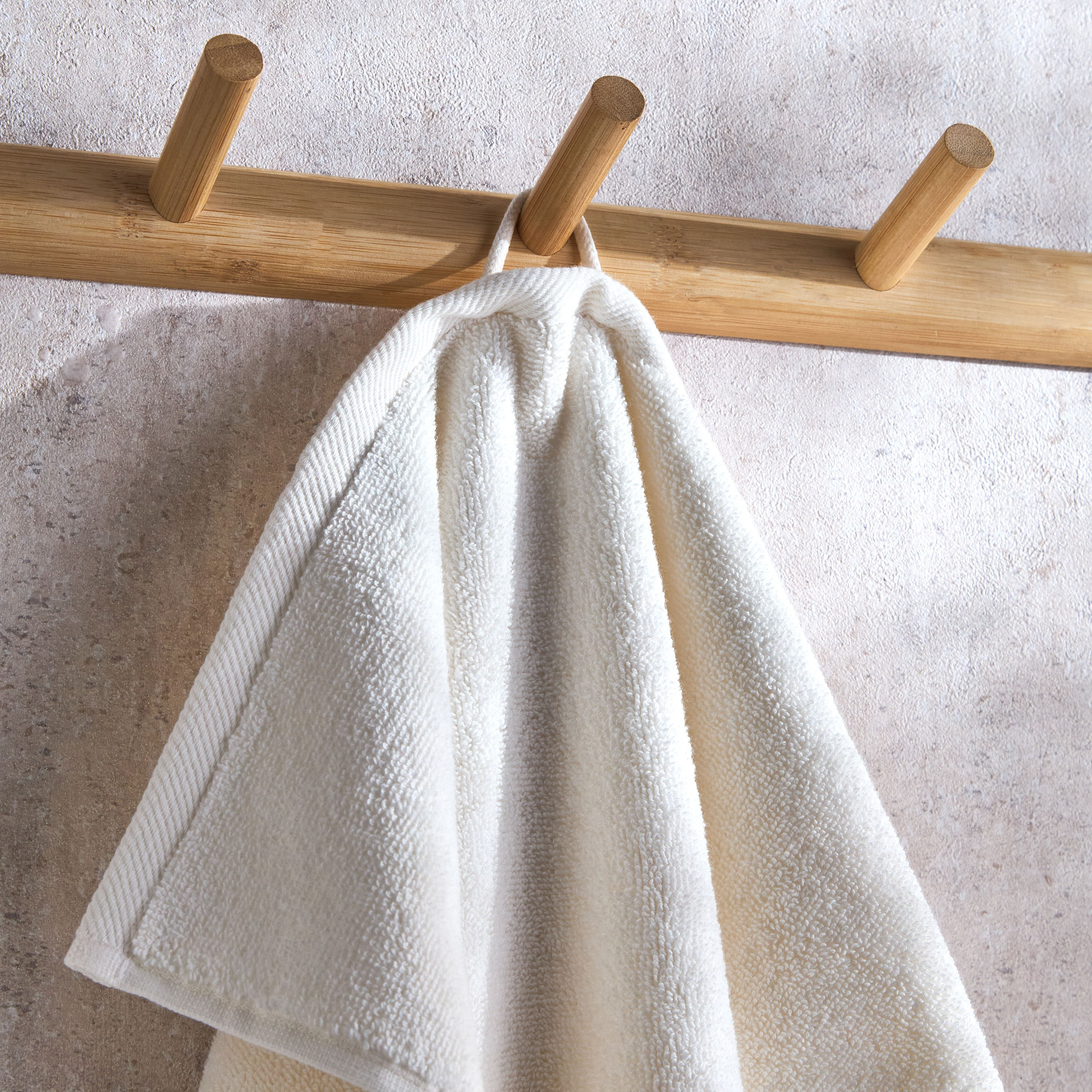 طقم مناشف يد قطن تركي 550 جرام لكل متر مربع قطعتين - أمورا - 50x90 سم-household-bathandlaundry-bathlinen-towels-image-4
