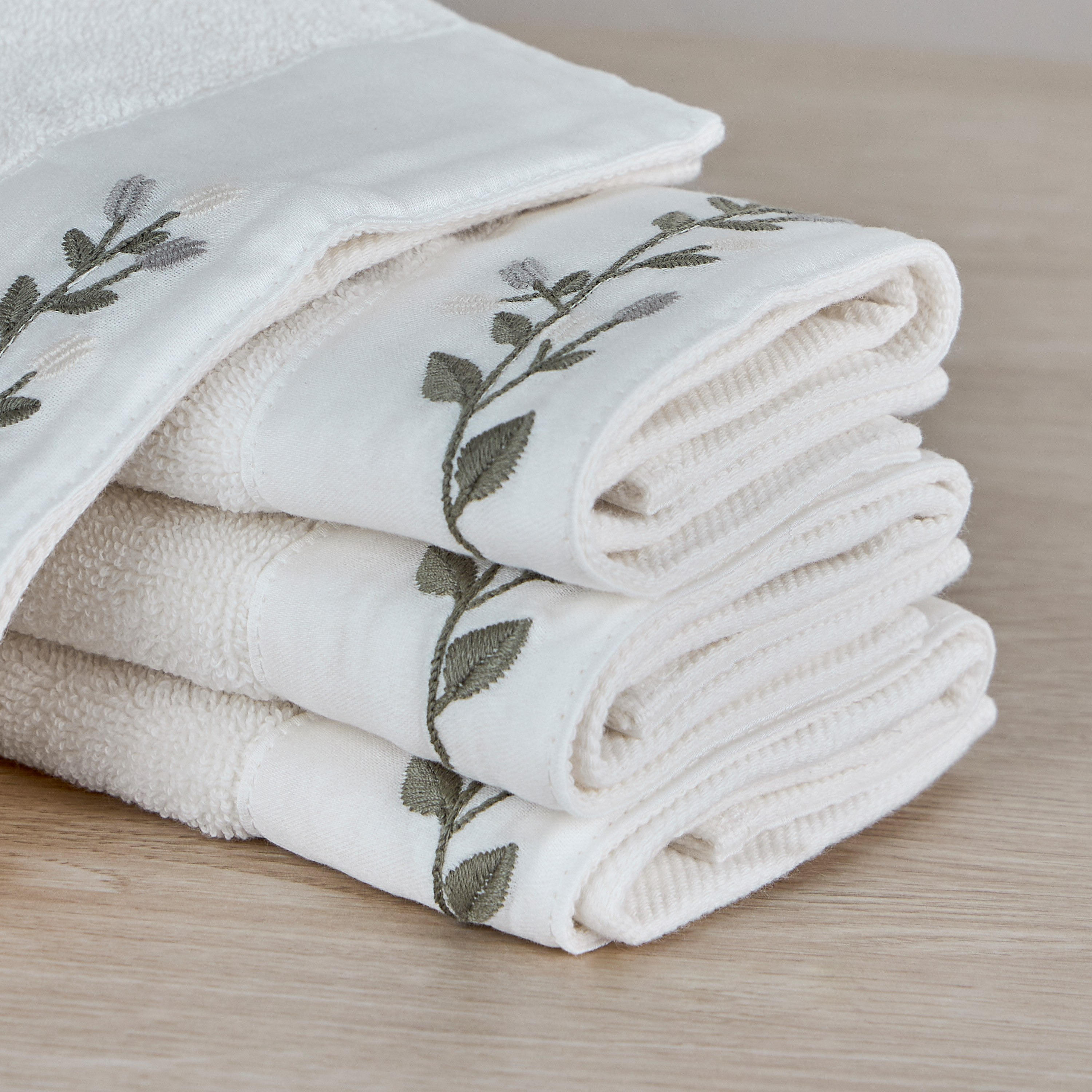 طقم مناشف يد قطن تركي مطرزة 4 قطع 550 جرام لكل متر مربع - غورامي - 30x30 سم-household-bathandlaundry-bathlinen-towels-image-2