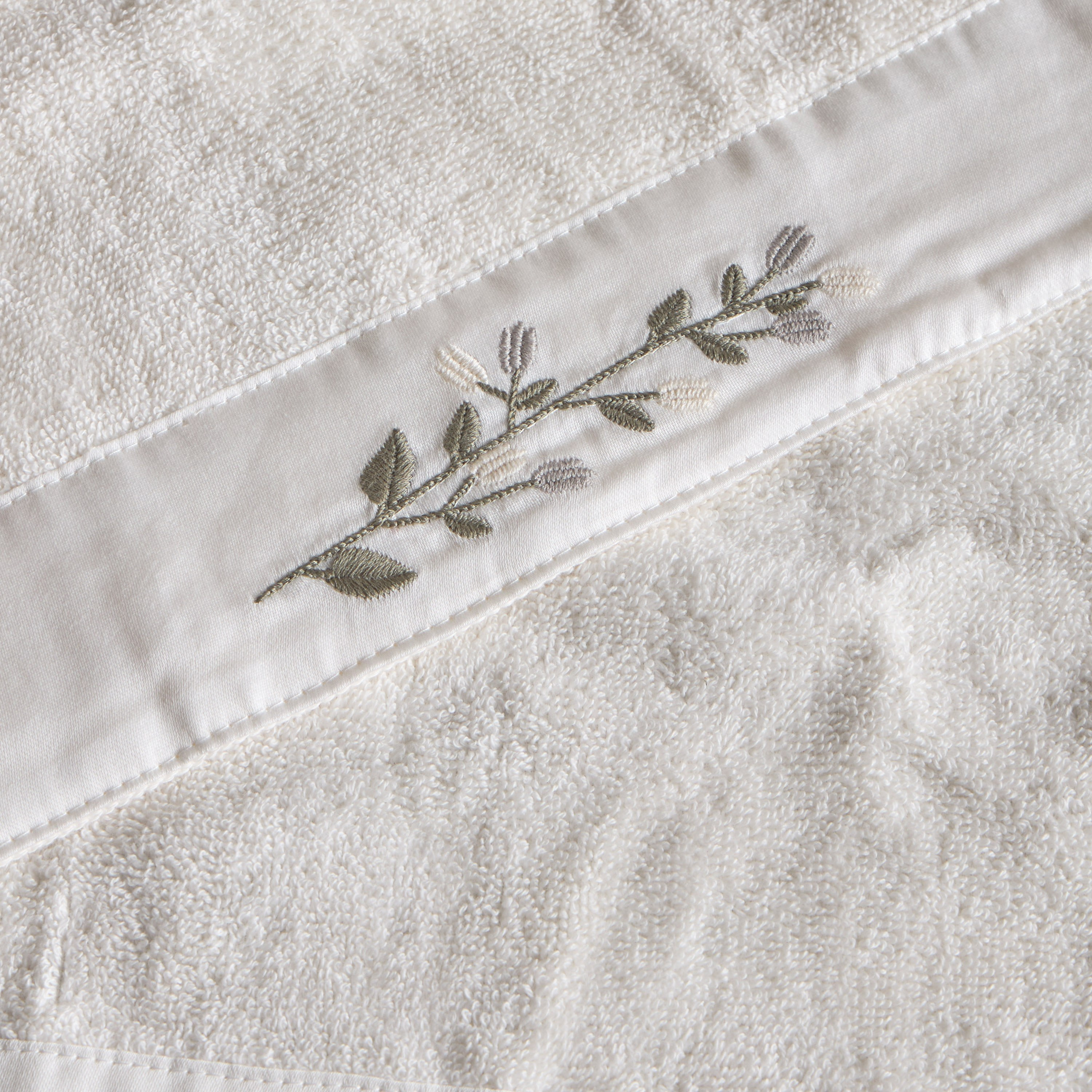 طقم مناشف يد قطن تركي مطرزة 4 قطع 550 جرام لكل متر مربع - غورامي - 30x30 سم-household-bathandlaundry-bathlinen-towels-image-3