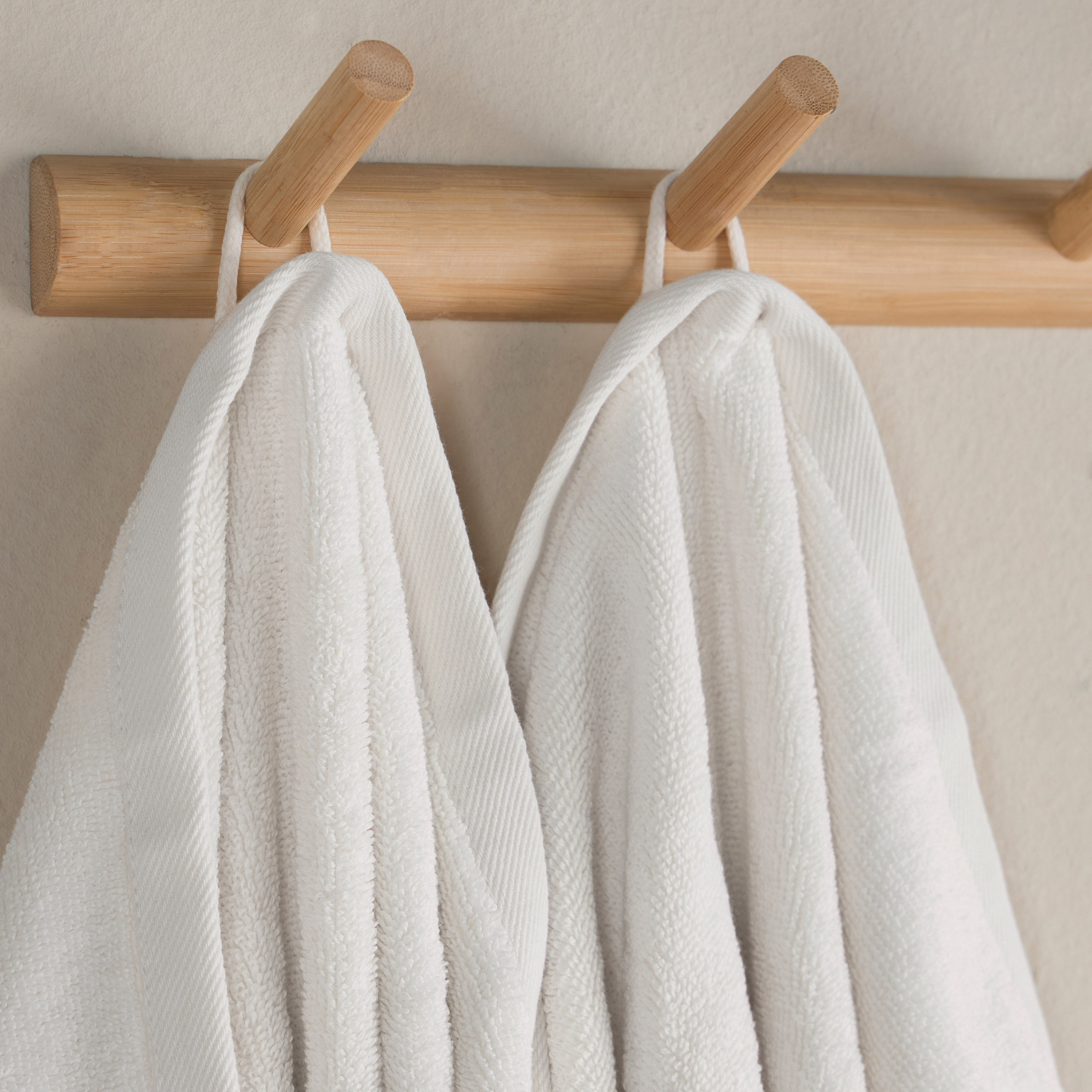 طقم مناشف يد قطن تركي مطرزة 4 قطع 550 جرام لكل متر مربع - غورامي - 30x30 سم-household-bathandlaundry-bathlinen-towels-image-4