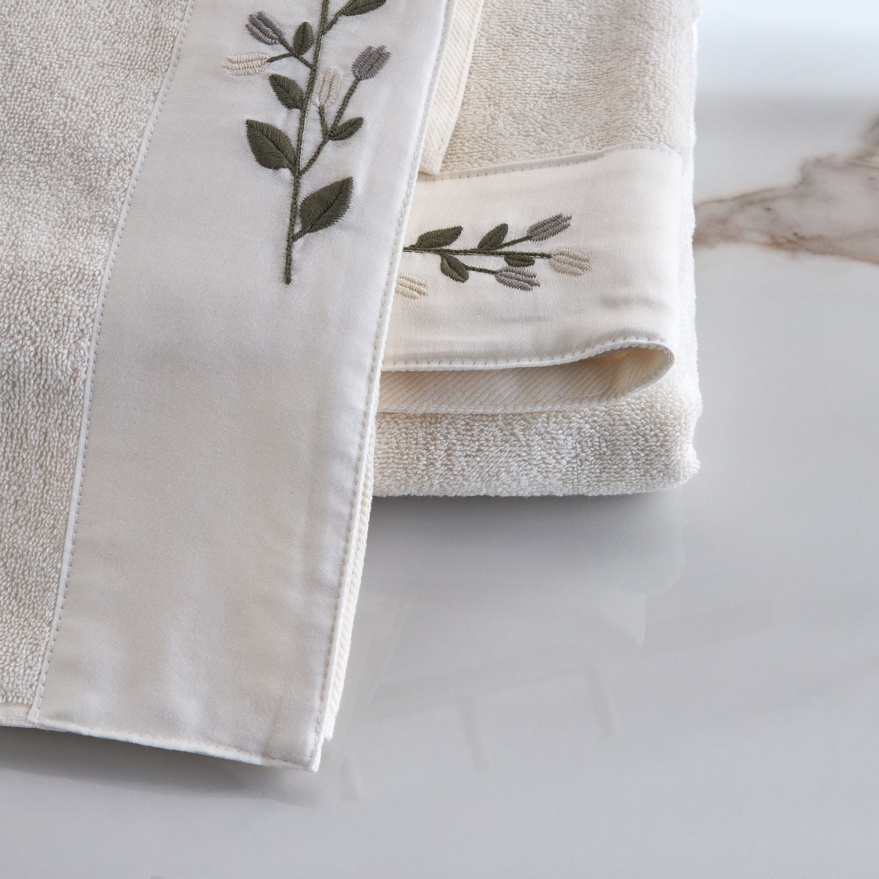 طقم مناشف يد من القطن التركي 550 جرام لكل متر مربع - قطعتان - جورامي - 50×90 سم-household-bathandlaundry-bathlinen-towels-image-4