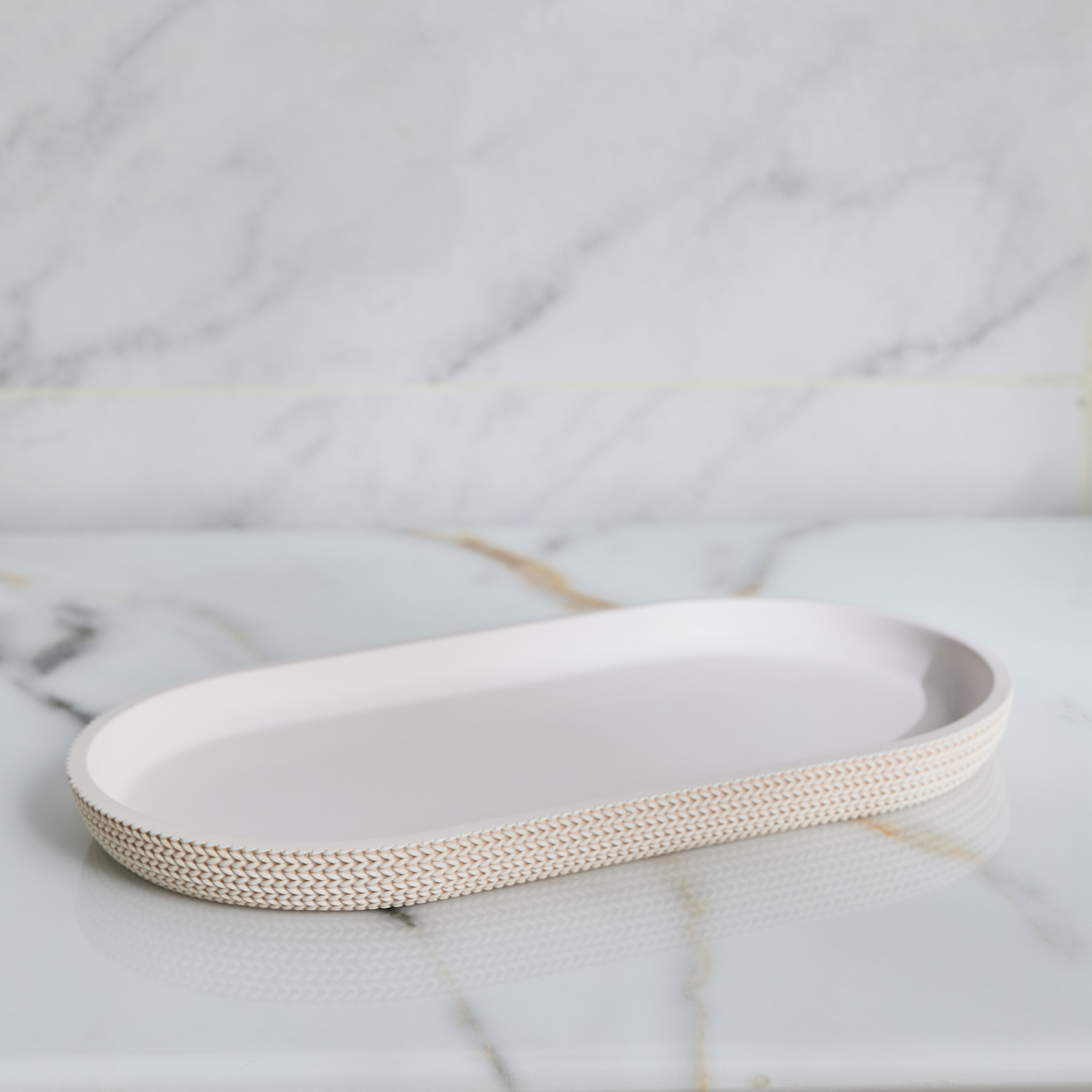 Ruffle Towel Tray-household-bathandlaundry-bathaccessories-toweltraysandplatforms-image-1