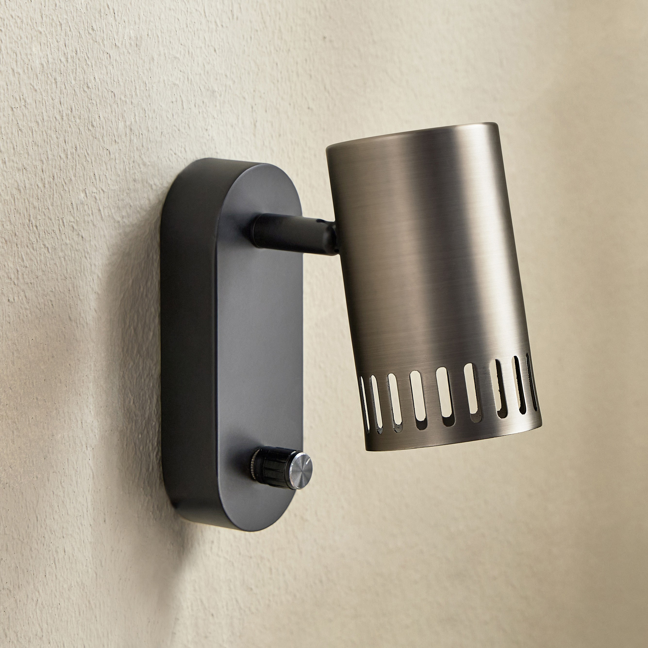 Victor Metal Wall Lamp