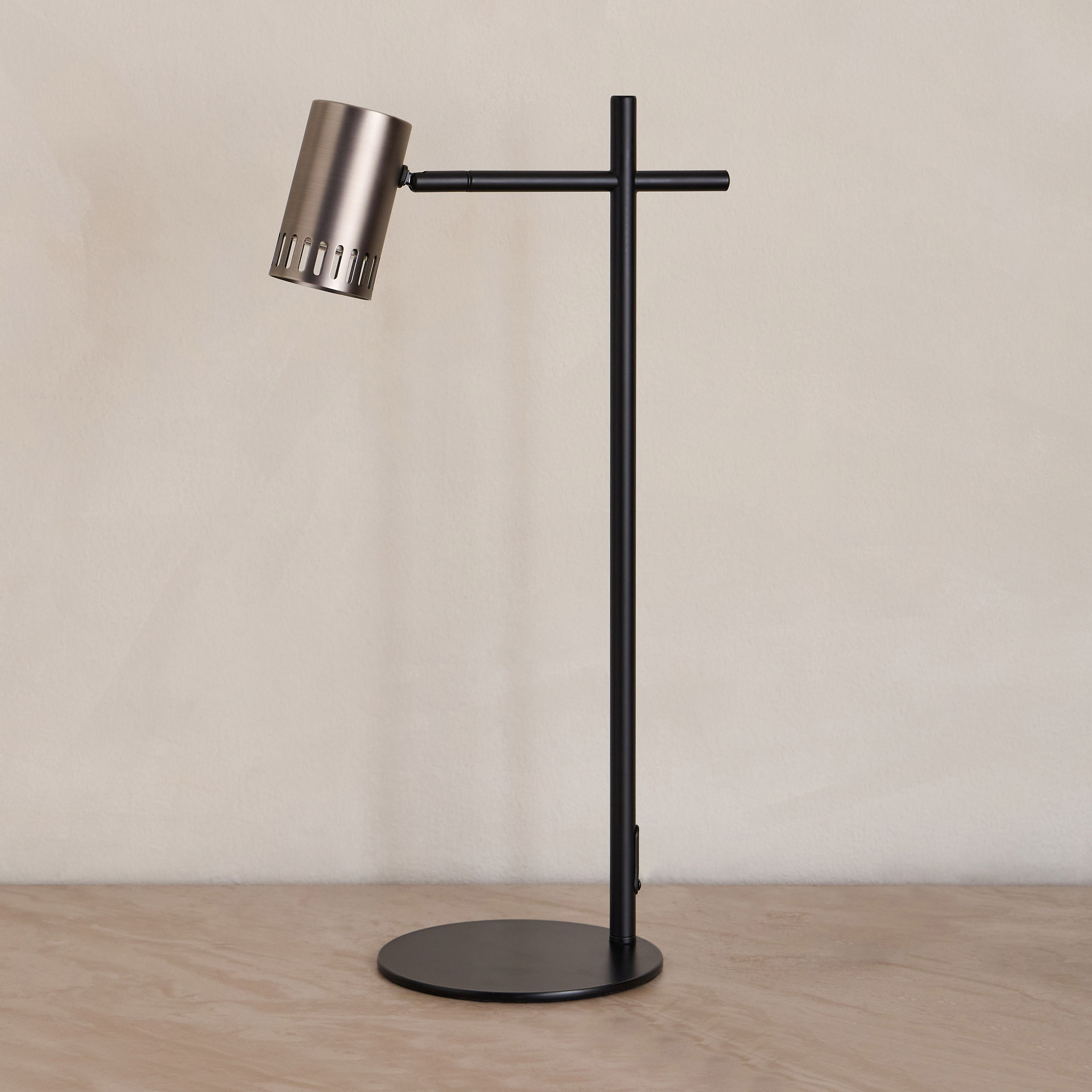 Victor Metal Table Lamp - 52 cm-household-lighting-tableanddesklamps-image-1