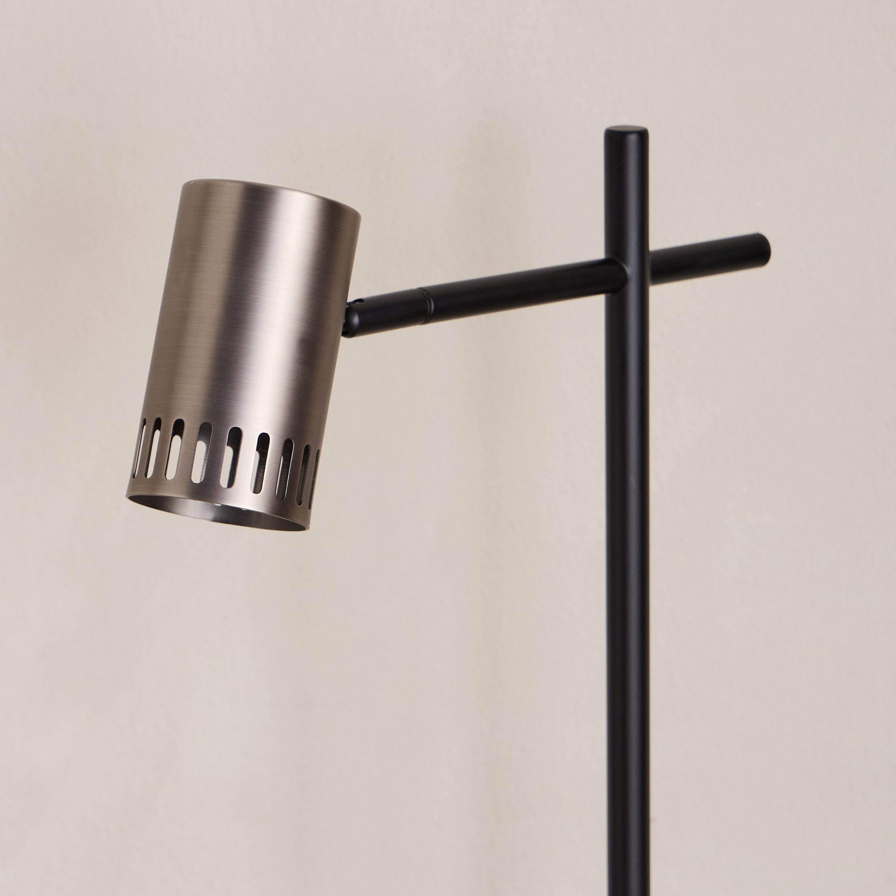 Victor Metal Table Lamp - 52 cm-household-lighting-tableanddesklamps-image-3