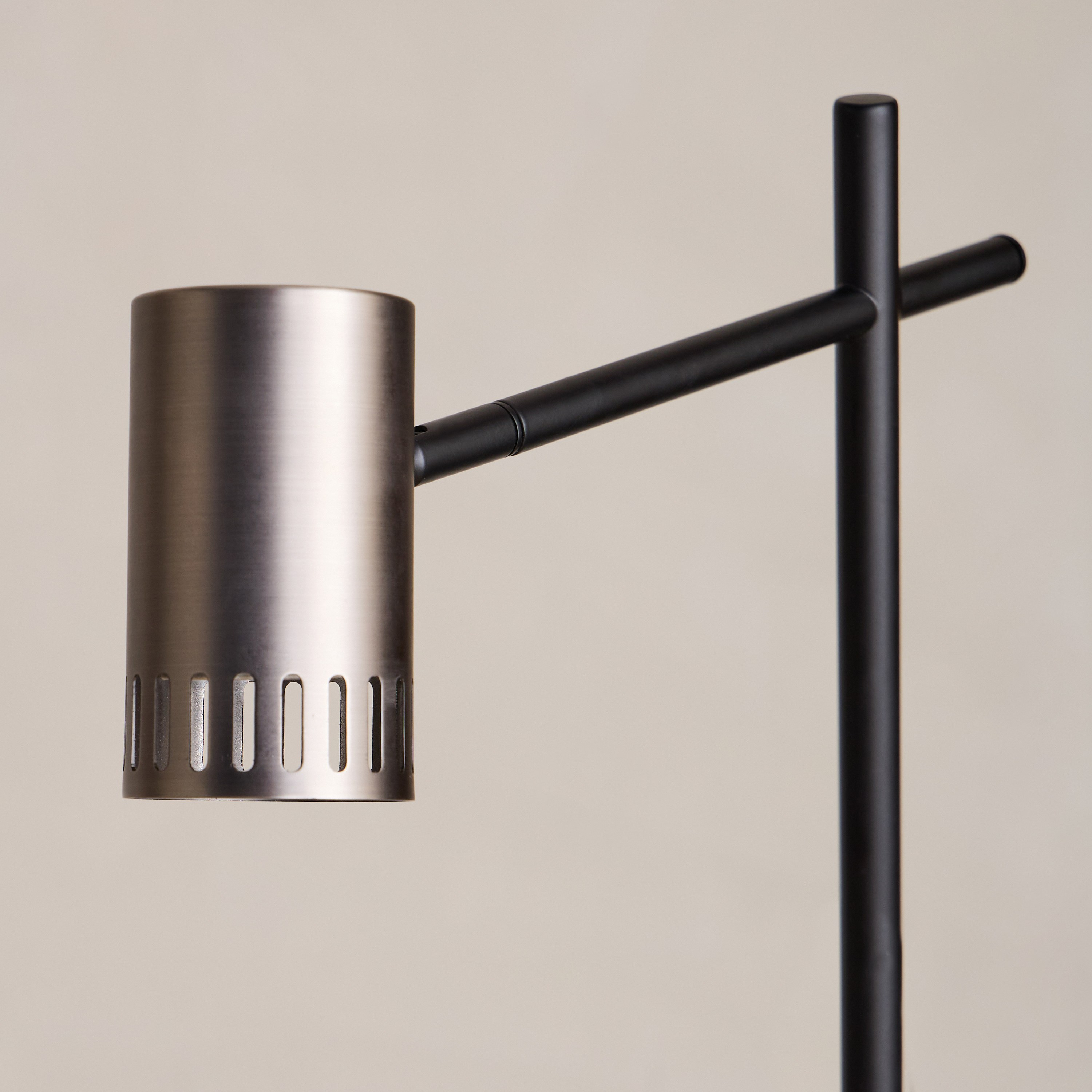 Victor Metal Floor Lamp - 131 cm-household-lighting-floorlamps-image-3