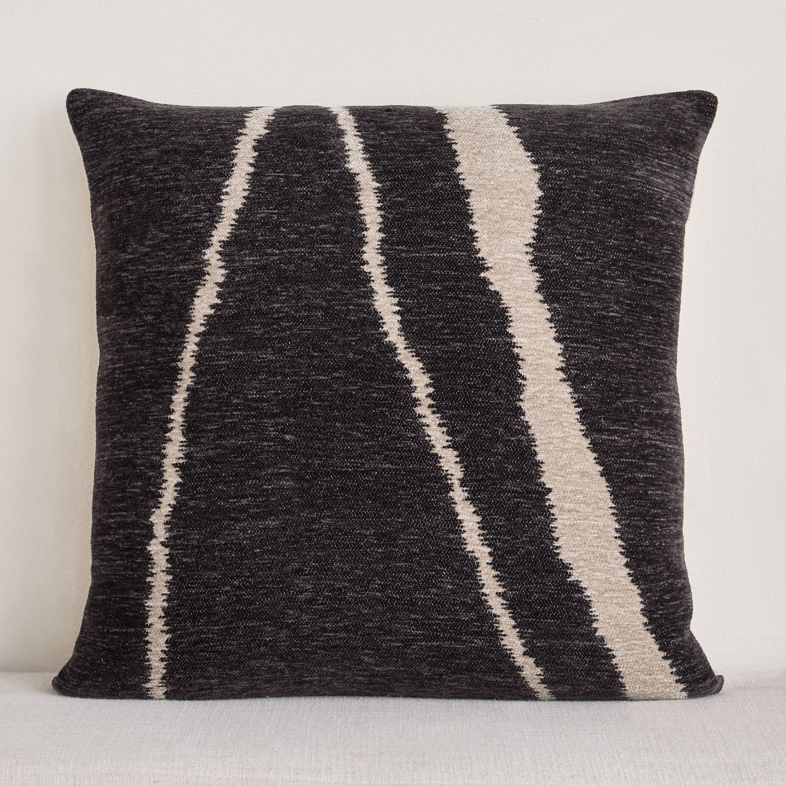 وسادة محشوة منسوجة يدويًا أوفيليا - فيرتو - 50x50 سم-household-cushionsandthrows-filledcushions-decorativecushions-image-1