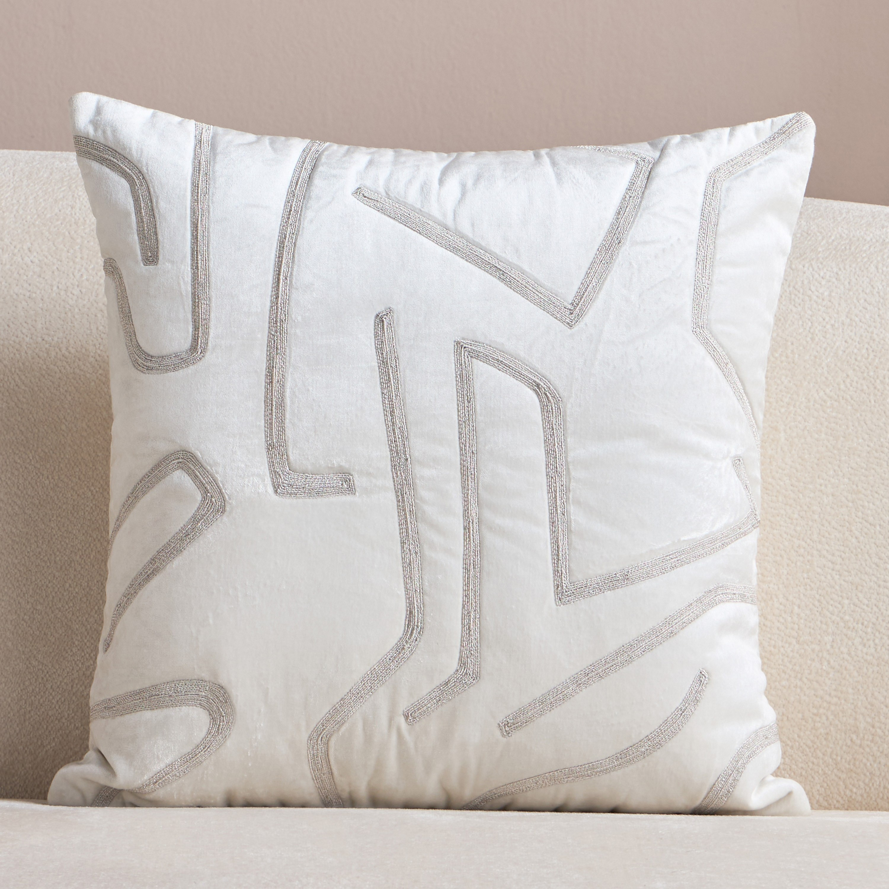 غطاء وسادة مبطن بتطريز مجرد - أميرة - 50x50 سم-household-cushionsandthrows-cushioncovers-image-1