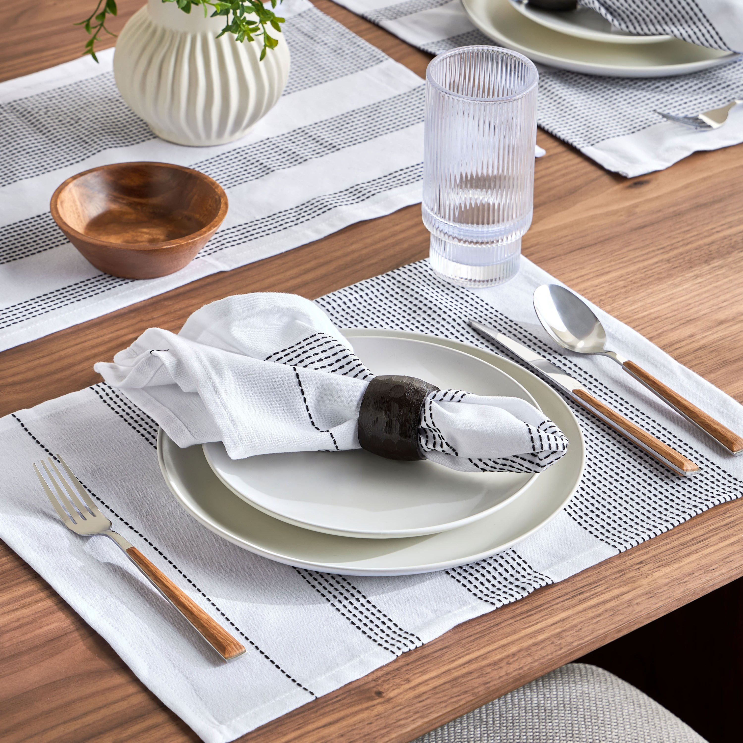 Maria 4-Piece Placemat Set-household-dining-tablelinen-placemats-image-3