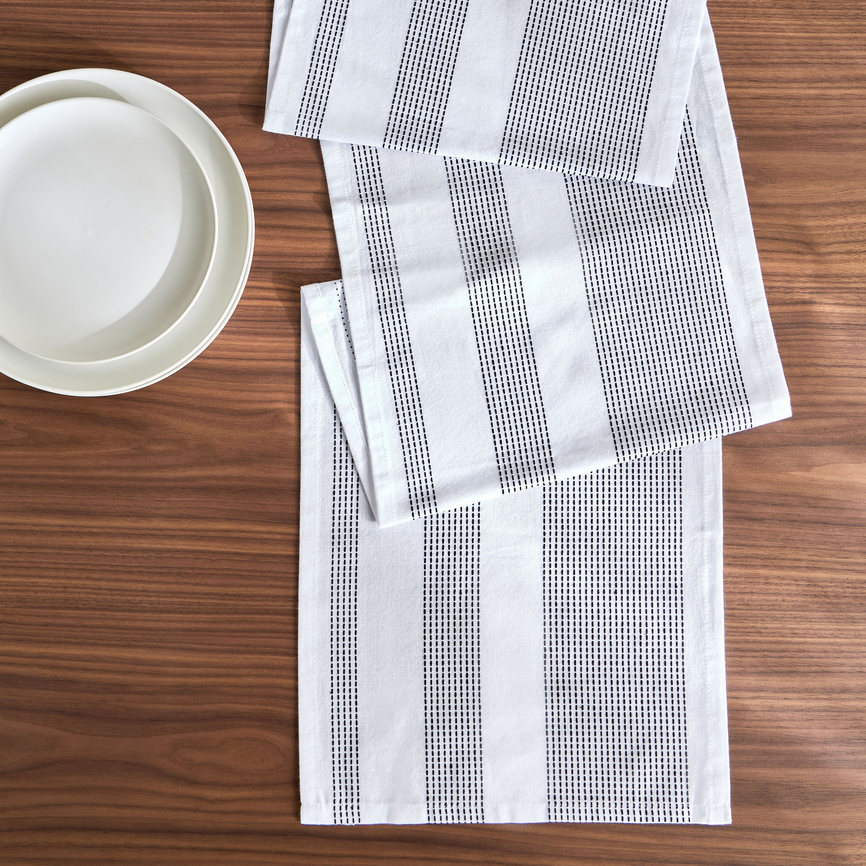 Maria Table Runner - 33x120 cm-household-dining-tablelinen-runnersandtablecovers-image-1