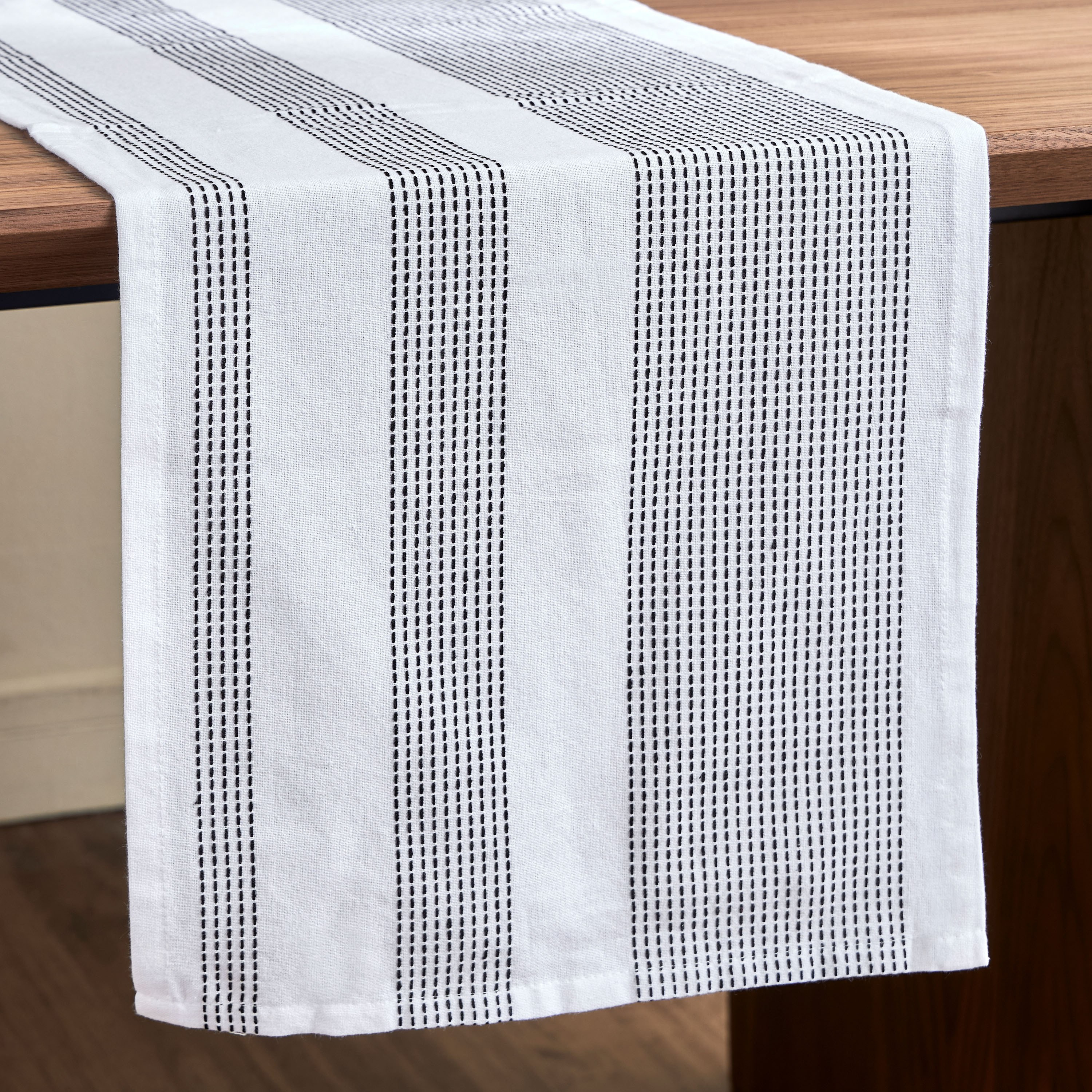 Maria Table Runner - 33x120 cm-household-dining-tablelinen-runnersandtablecovers-image-2