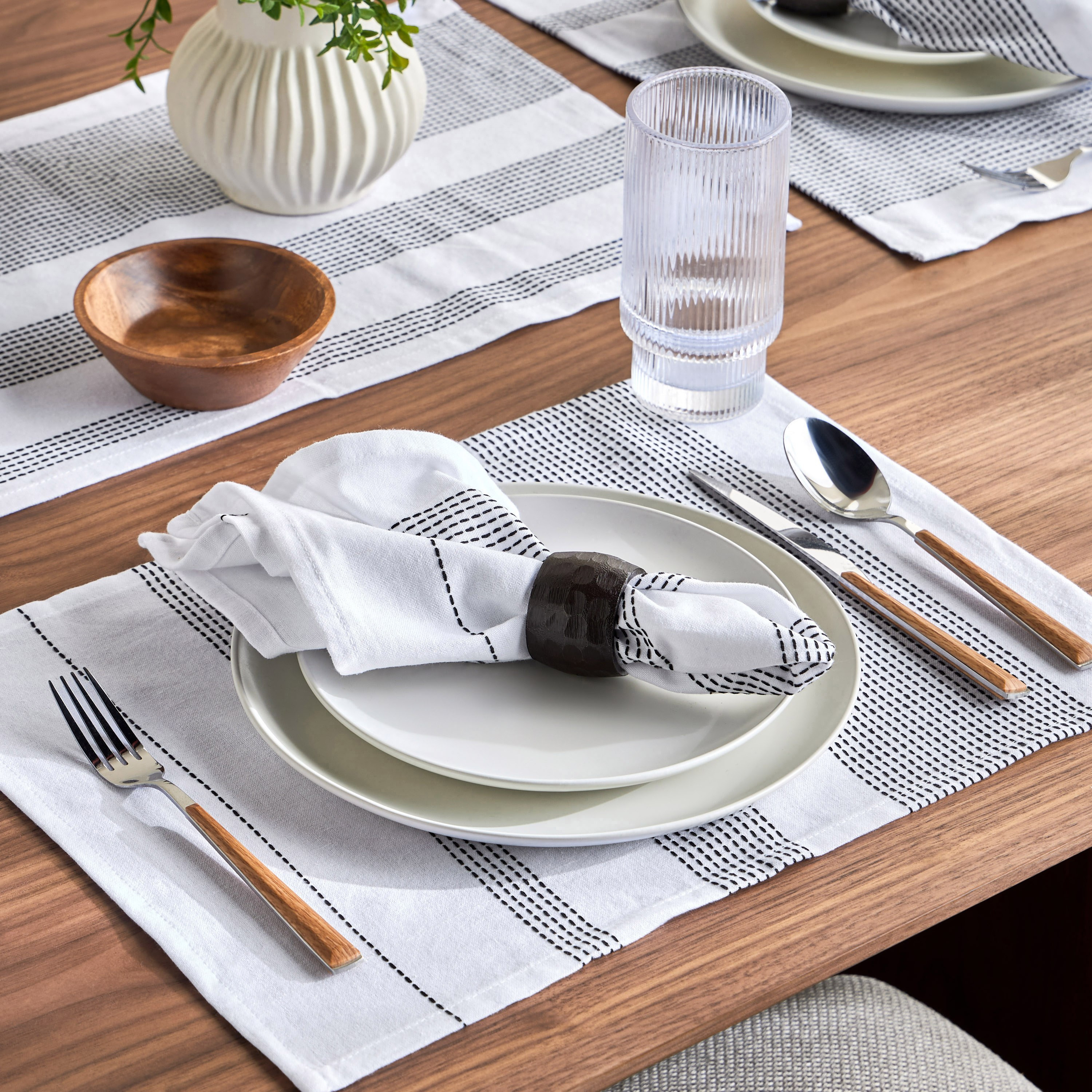 Maria Table Cover - 180x300 cm-household-dining-tablelinen-runnersandtablecovers-image-4