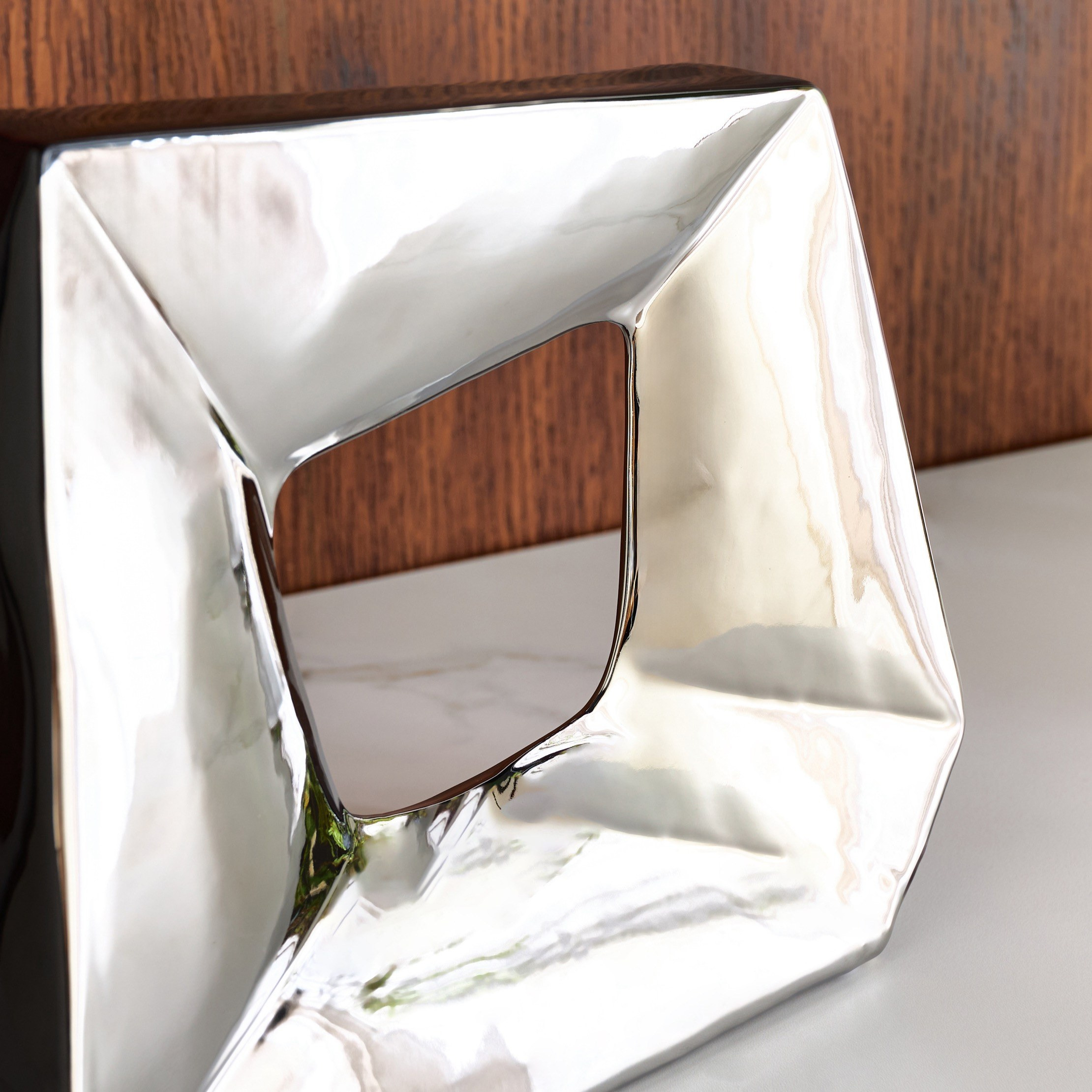 تحفة سيراميك هندسية بتصميم صناعي مودرن - 24 سم-household-decor-decorativeobjectsandsculptures-image-2