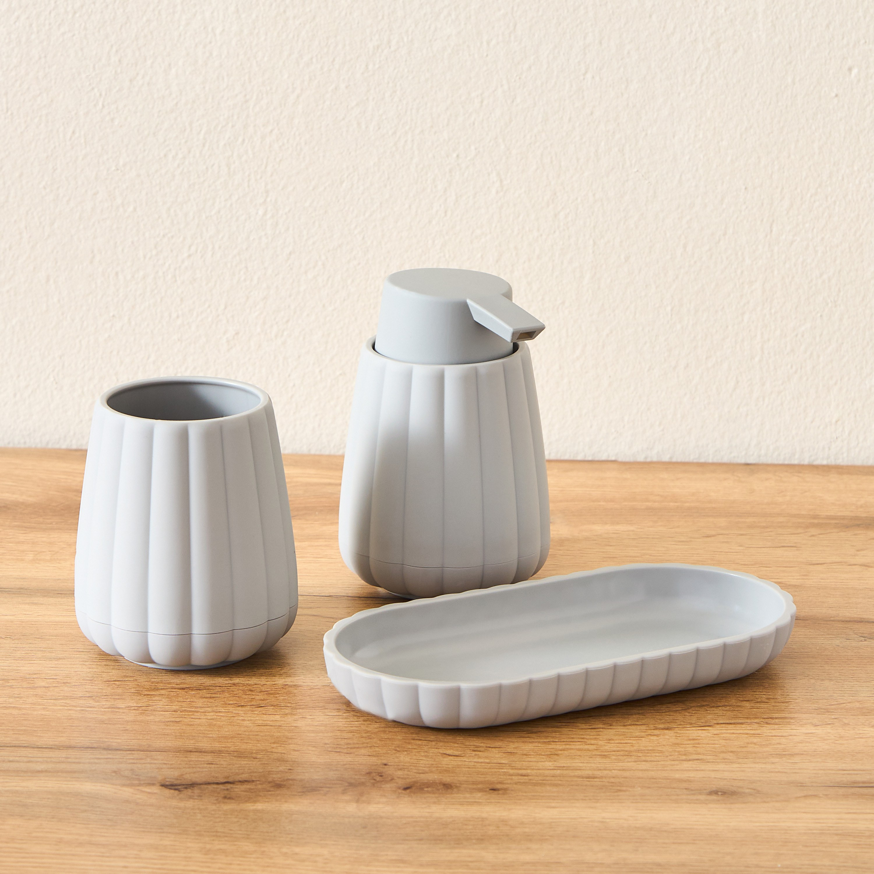 طقم اكسسوارات حمام 3 قطع - عناية-household-bathandlaundry-bathaccessories-bathaccessorysets-image-1