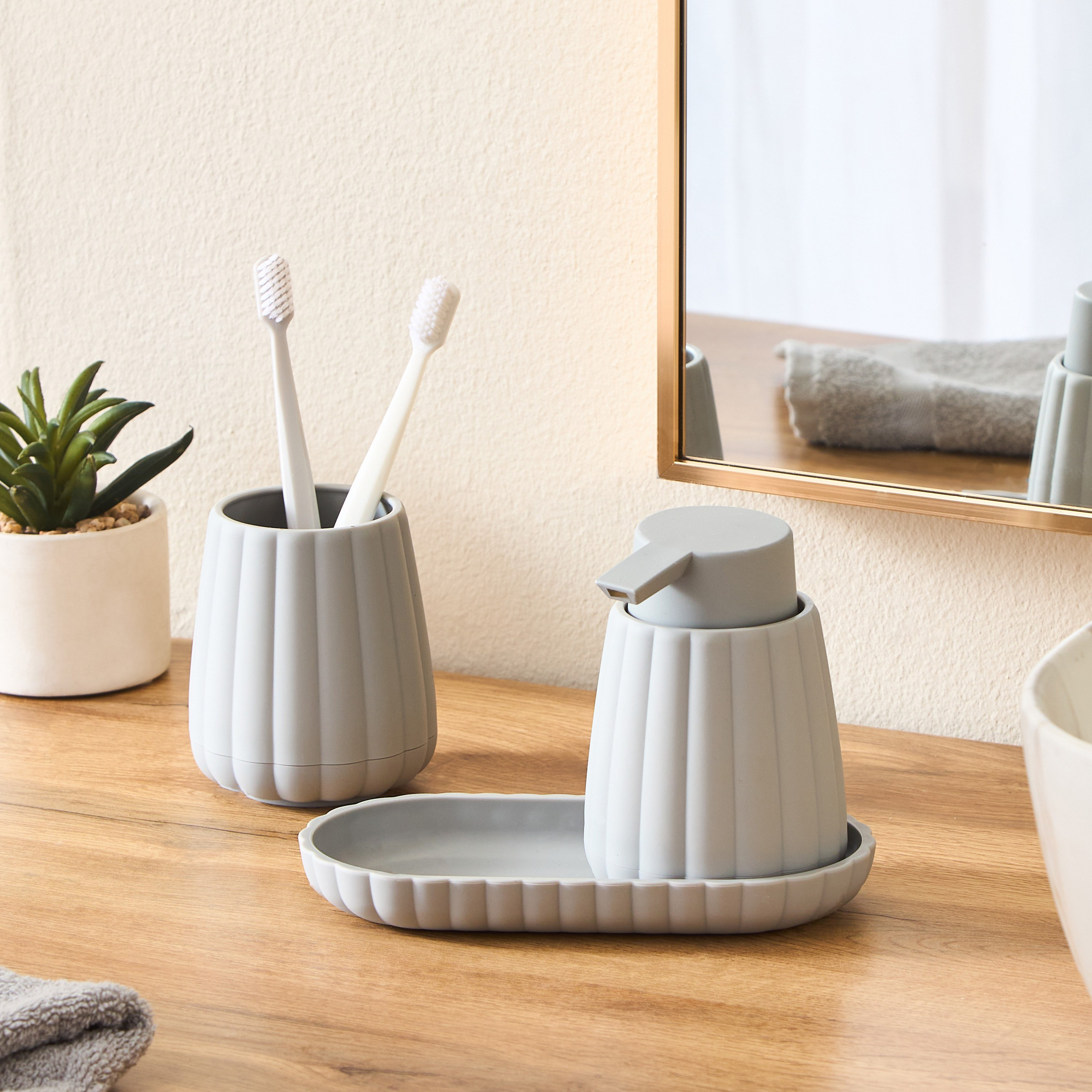 طقم اكسسوارات حمام 3 قطع - عناية-household-bathandlaundry-bathaccessories-bathaccessorysets-image-4