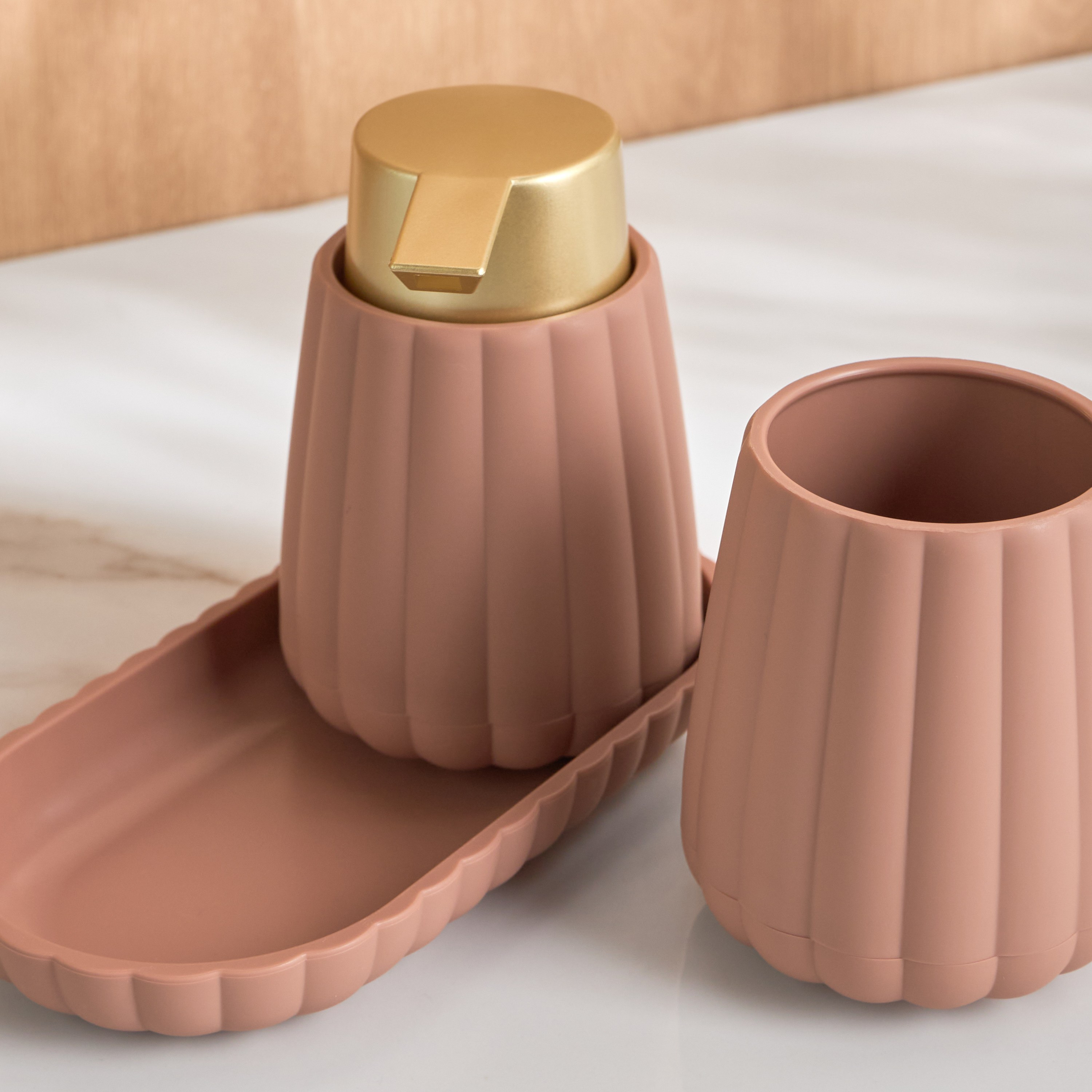 طقم اكسسوارات حمام 3 قطع - عناية-household-bathandlaundry-bathaccessories-bathaccessorysets-image-2