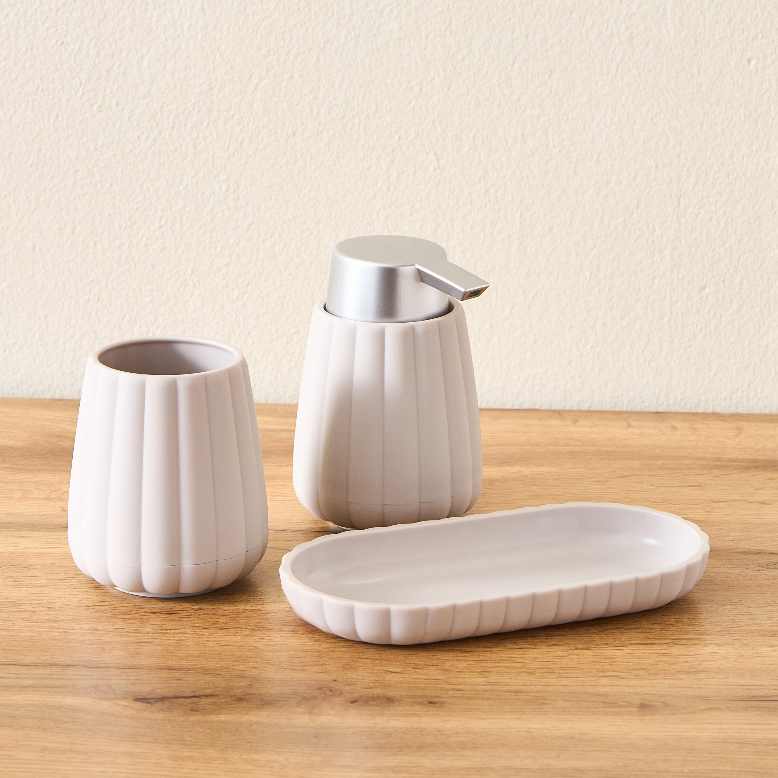 طقم اكسسوارات حمام 3 قطع - عناية-household-bathandlaundry-bathaccessories-bathaccessorysets-image-1