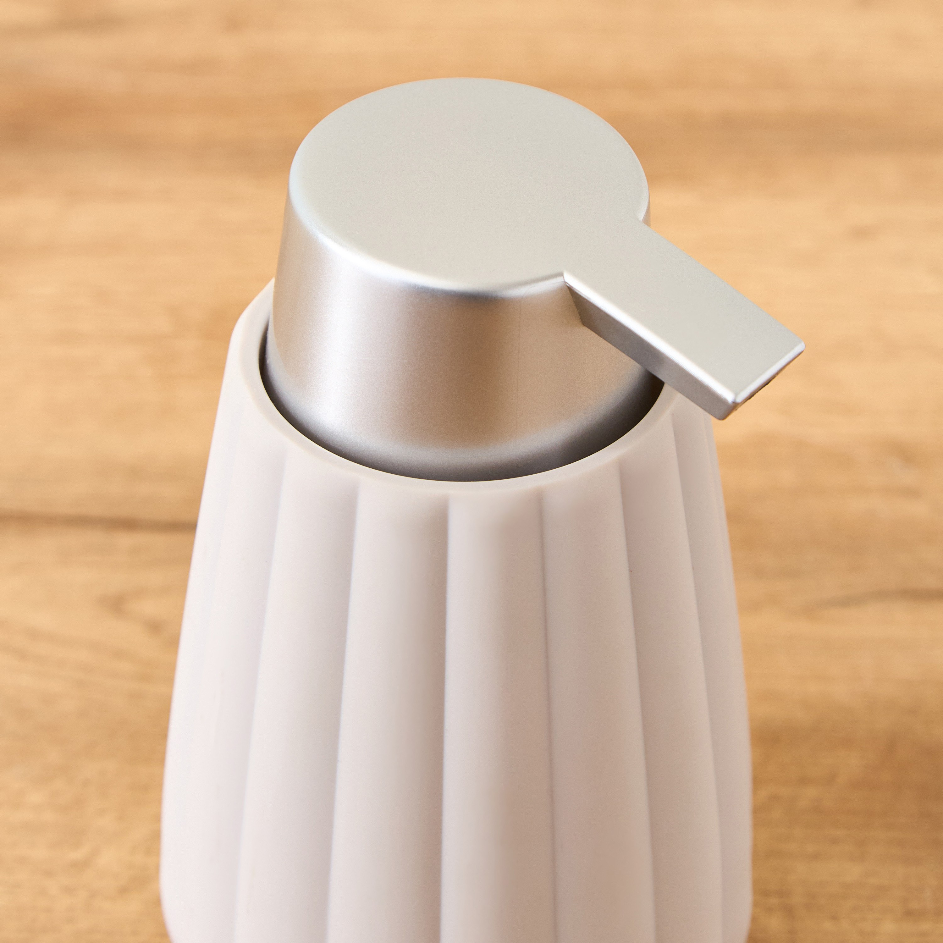 طقم اكسسوارات حمام 3 قطع - عناية-household-bathandlaundry-bathaccessories-bathaccessorysets-image-2