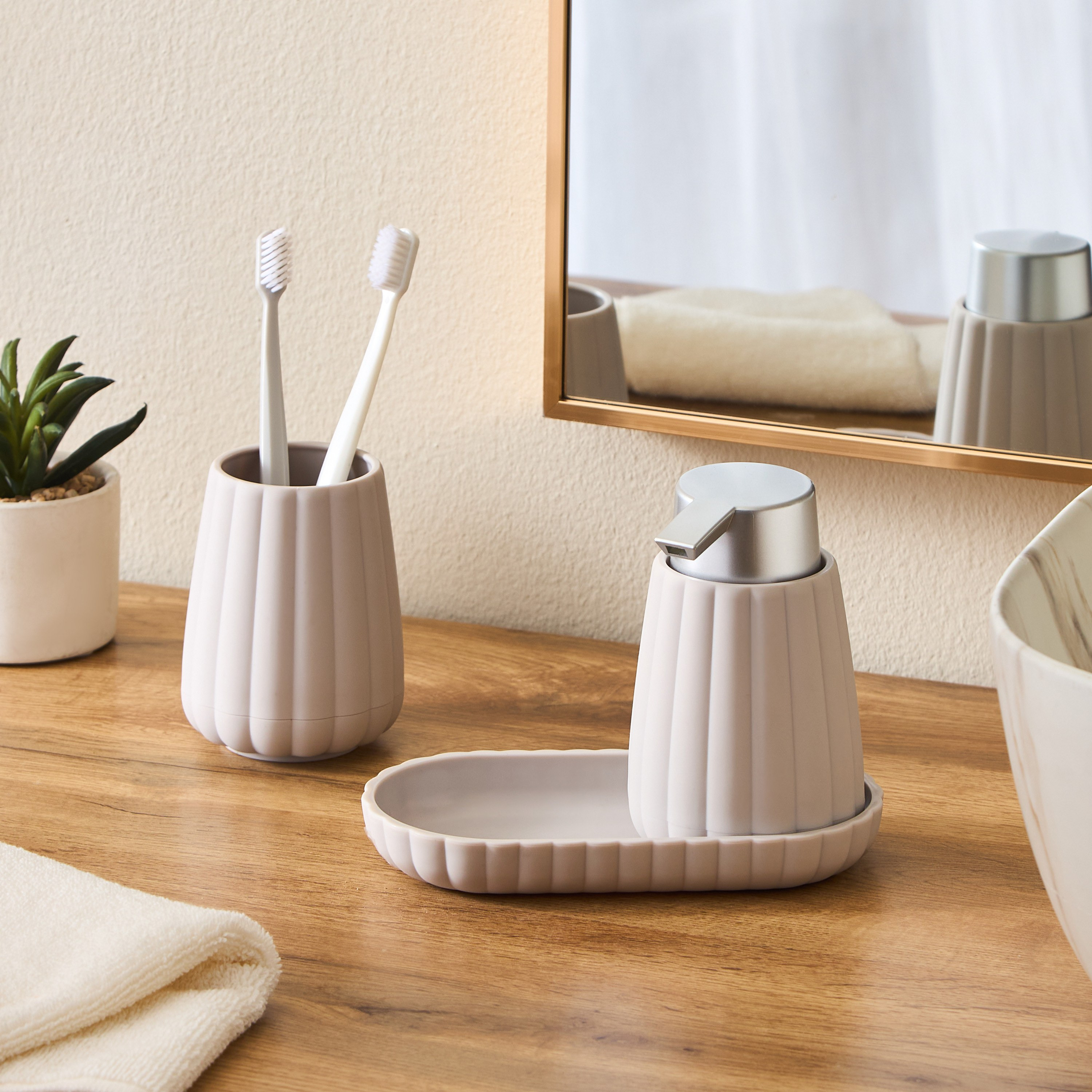 طقم اكسسوارات حمام 3 قطع - عناية-household-bathandlaundry-bathaccessories-bathaccessorysets-image-4