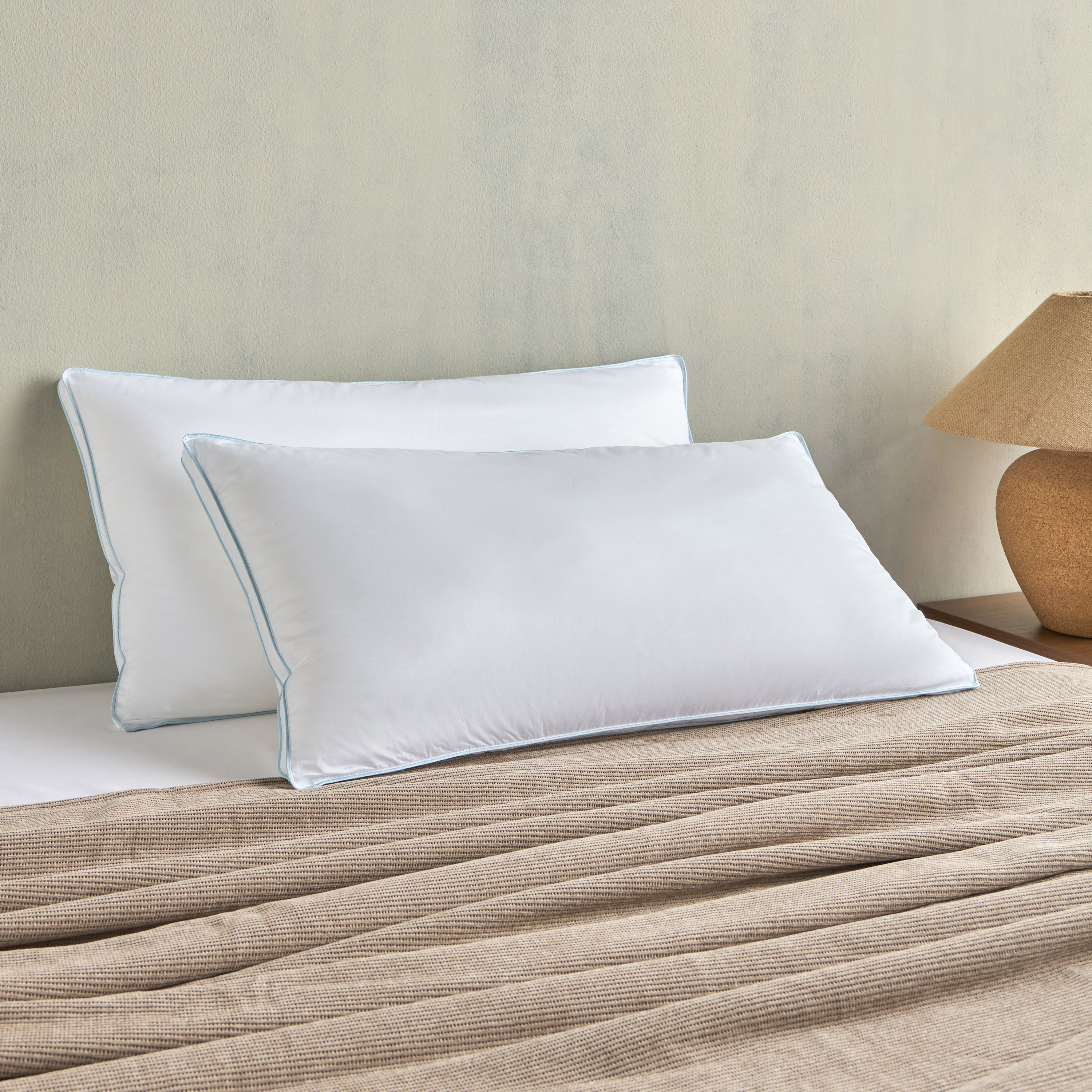 وسادة واحدة كينج بحشوة بديل زغب الريش مع حافة جانبية - نيرو - 50 × 90 سم-household-bedding-pillows-image-1