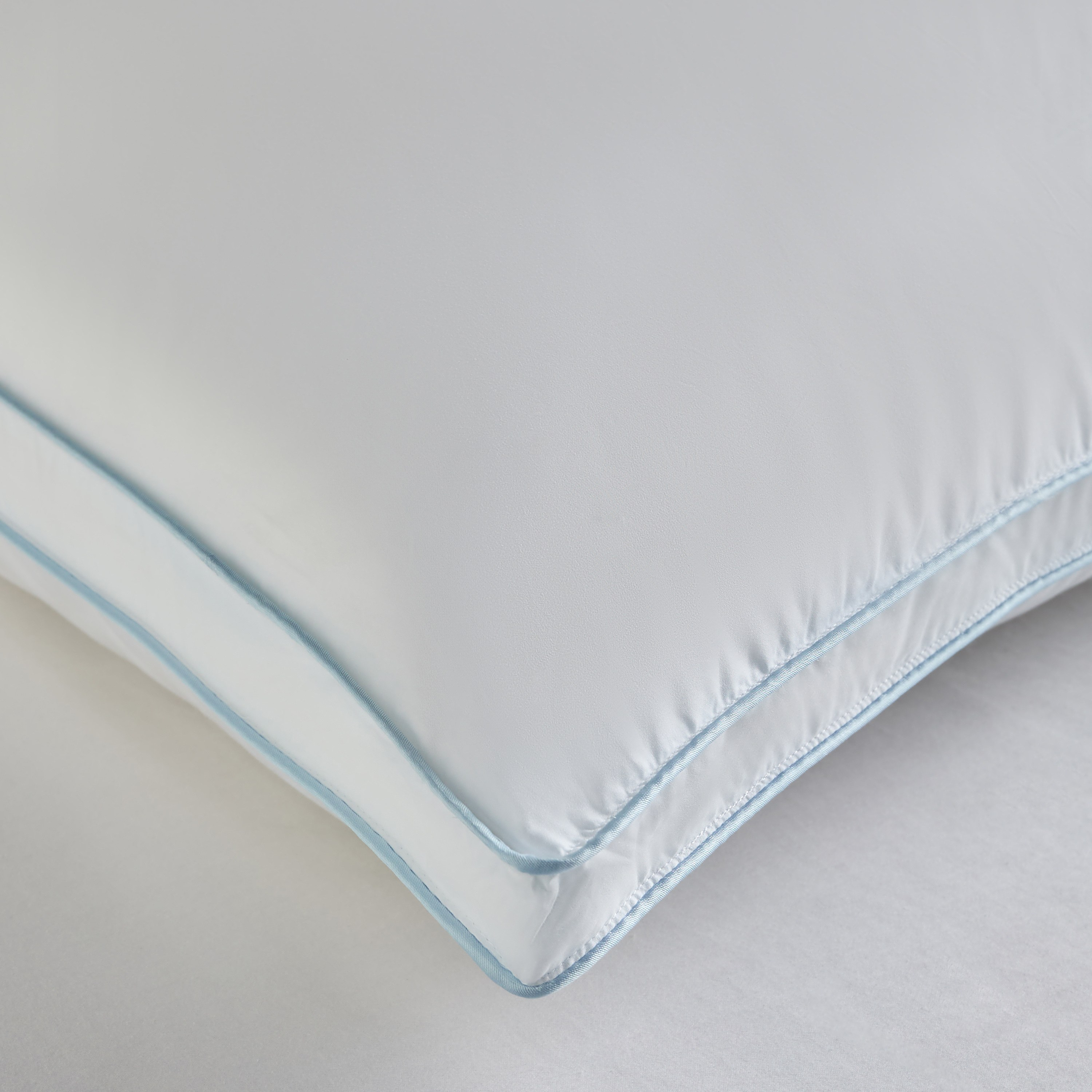 وسادة واحدة كينج بحشوة بديل زغب الريش مع حافة جانبية - نيرو - 50 × 90 سم-household-bedding-pillows-image-2