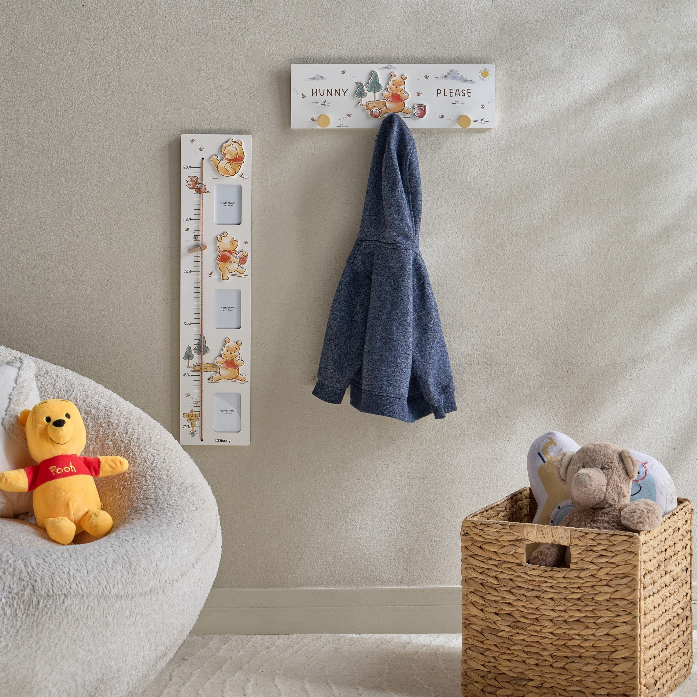 Winnie the Pooh Clothes Hanger-babyandkids-decorandlighting-decor-decoraccessories-image-4