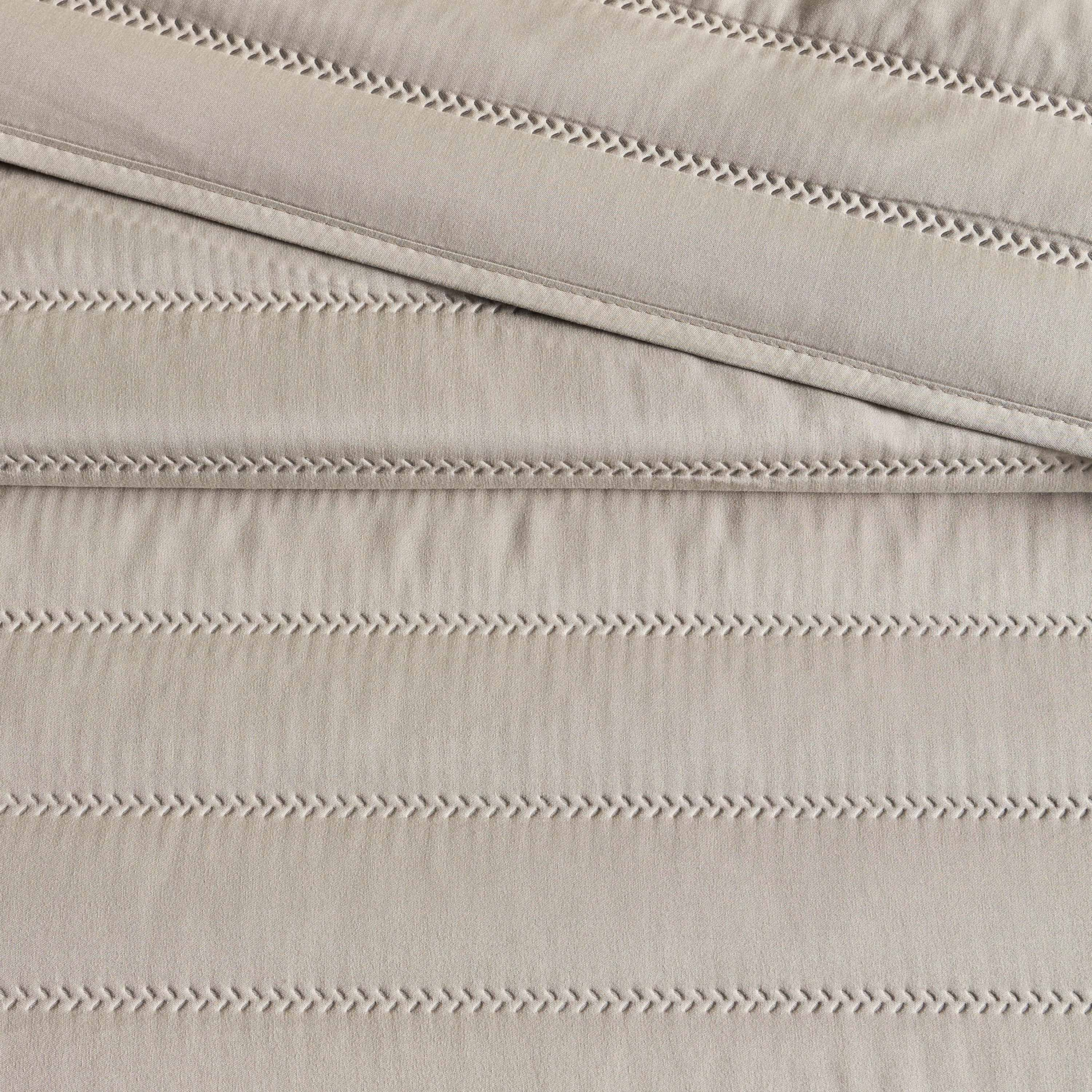 Eva Quilted 3-Piece King Bedspread Set - 240x260 cm-household-bedding-comfortersandbedspreads-bedspreads-image-4