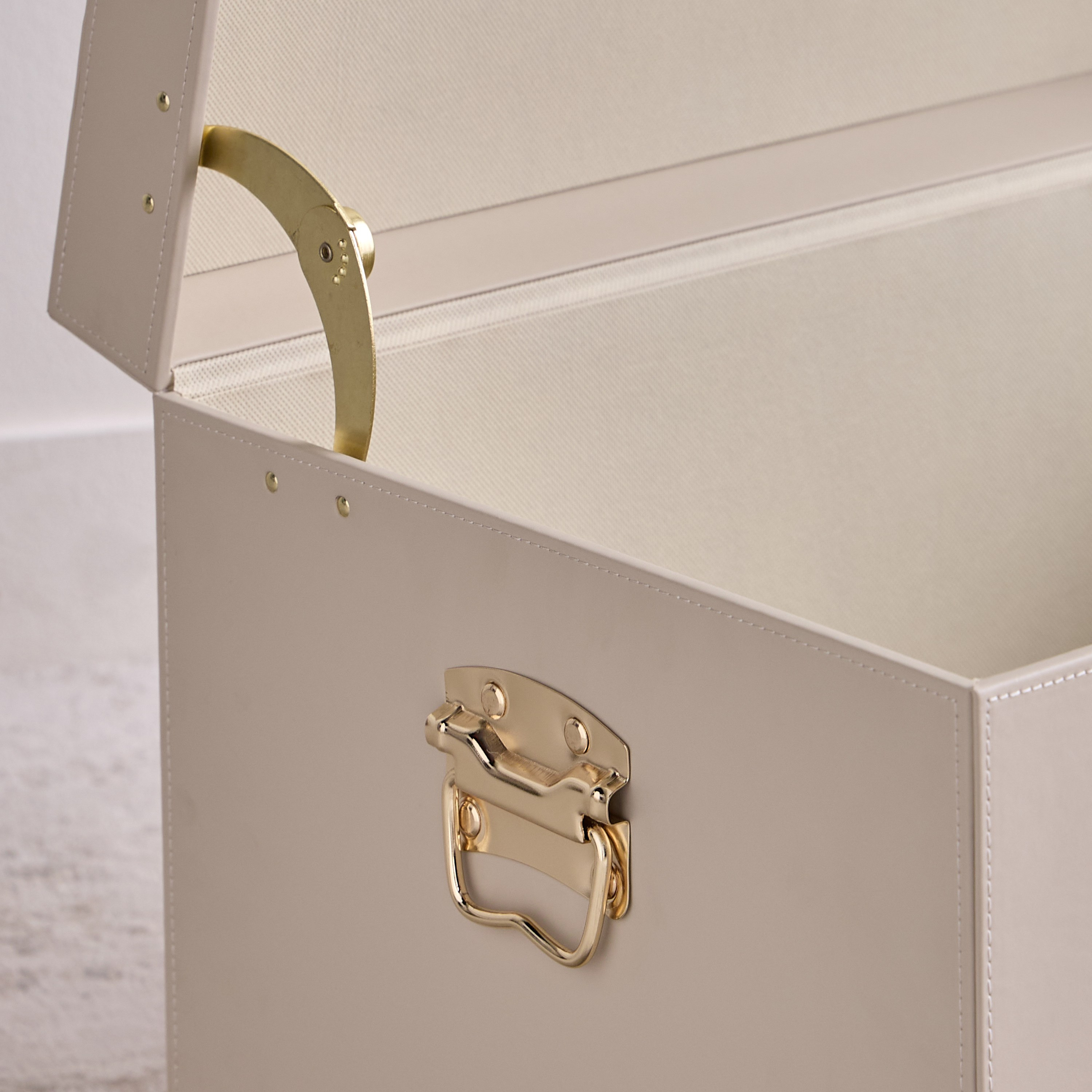 Christopher Storage Trunk - 60x40x40 cm-household-storage-storagesolutions-trunks-image-4