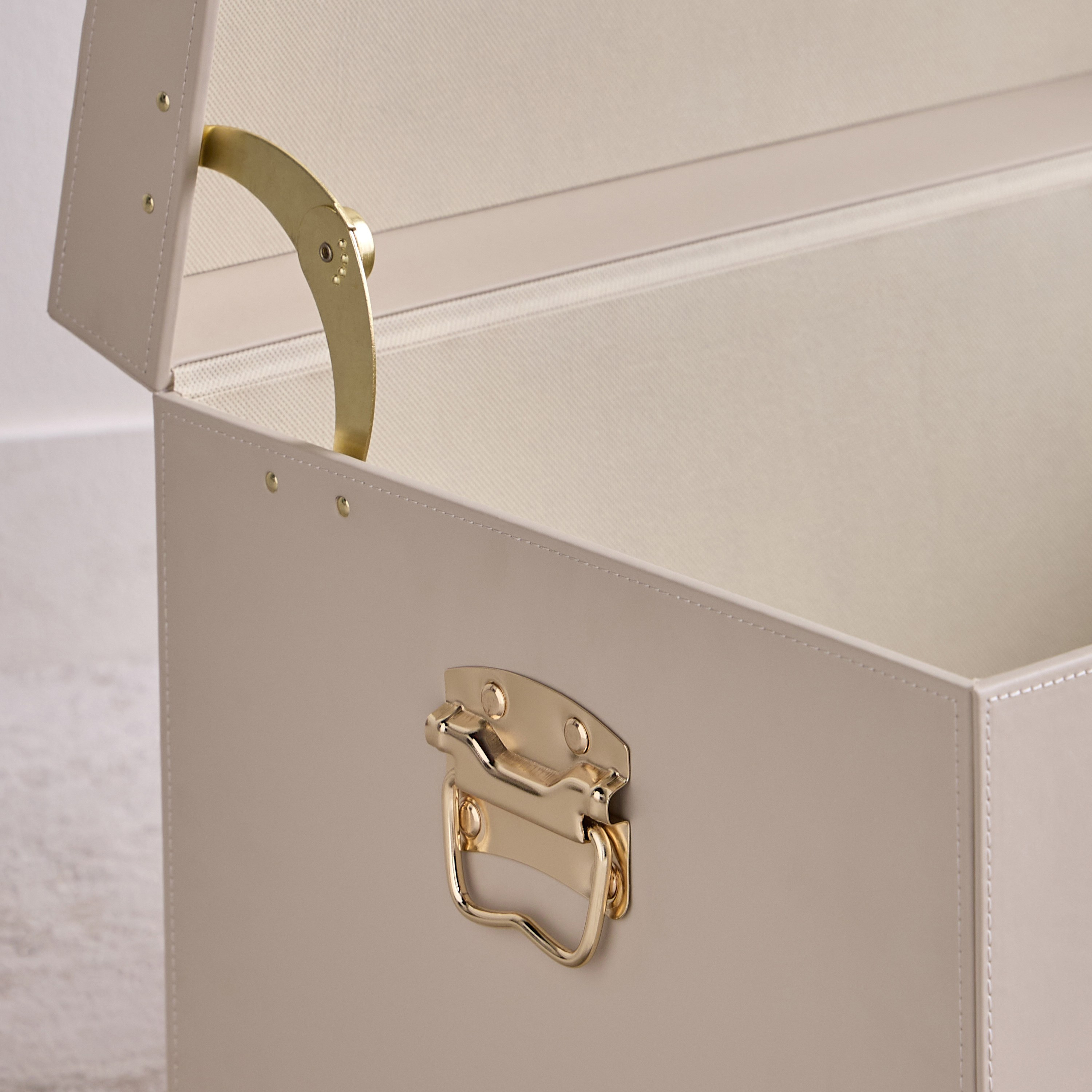 Christopher Storage Trunk - 54x35x35 cm-household-storage-storagesolutions-trunks-image-4