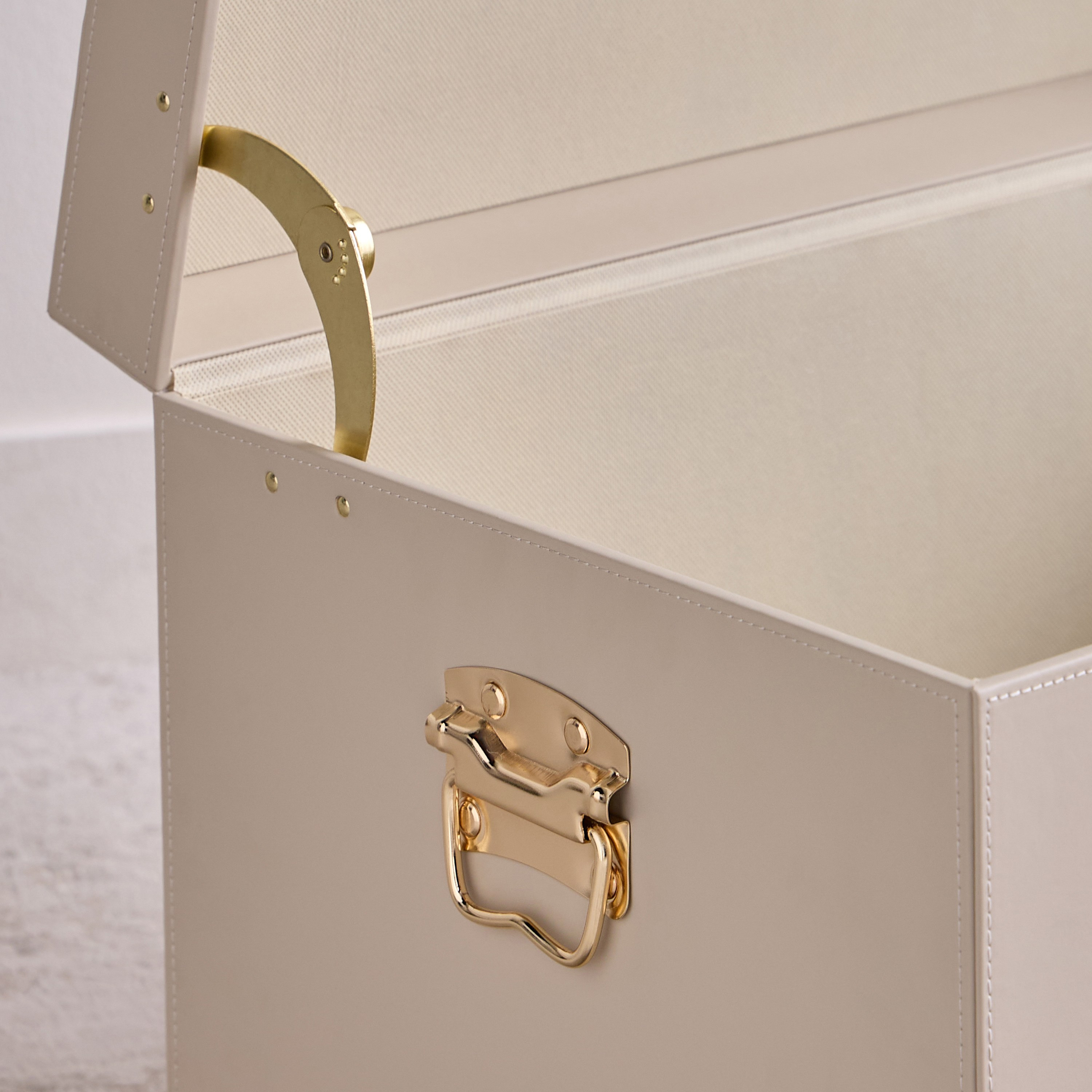 Christopher Storage Trunk - 48x30x30 cm-household-storage-storagesolutions-trunks-image-4