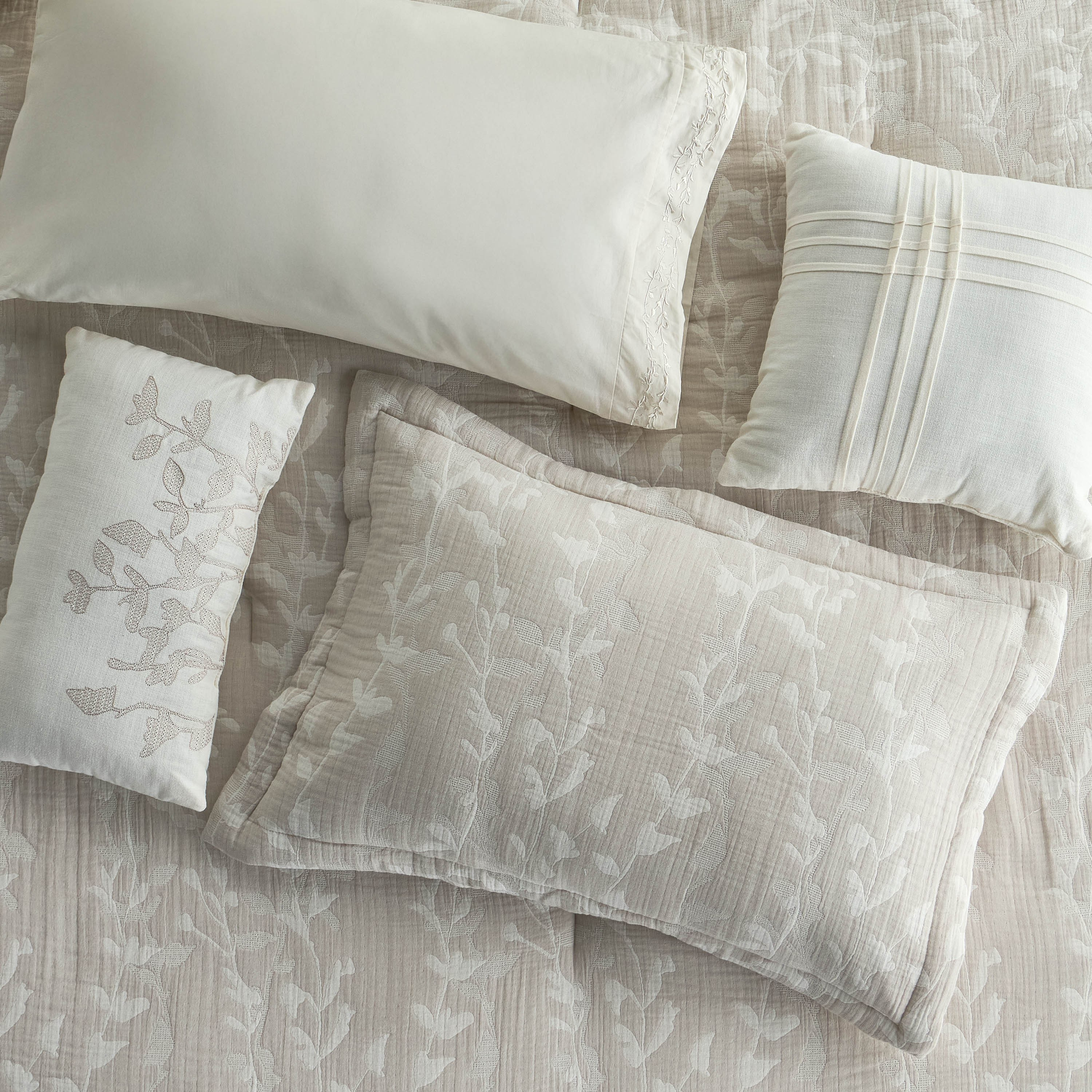 Dauria Jacquard 8-Piece Queen Comforter and Sheet Set - 200x240 cm-household-bedding-comfortersandbedspreads-bedinabag-image-3