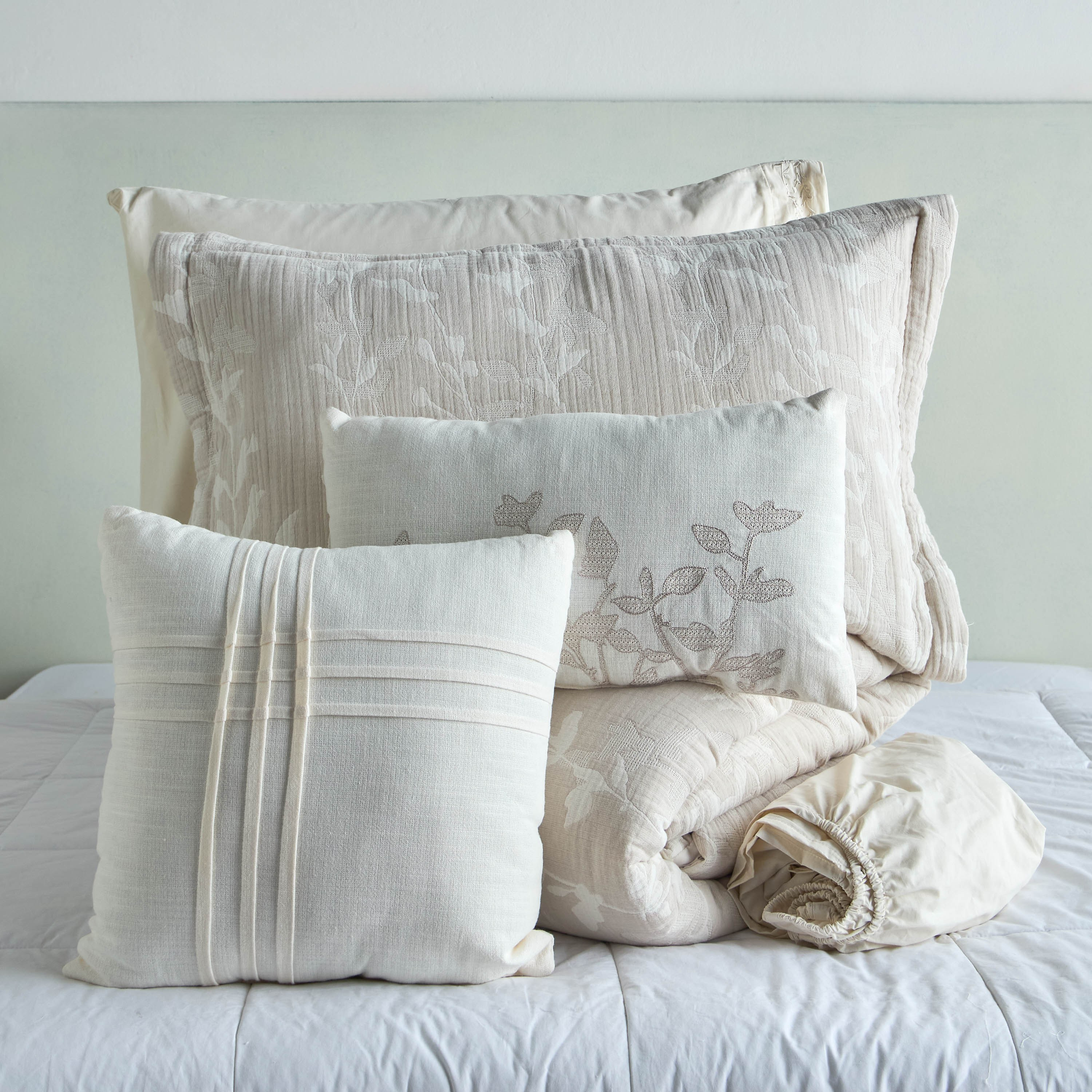 Dauria Jacquard 8-Piece Queen Comforter and Sheet Set - 200x240 cm-household-bedding-comfortersandbedspreads-bedinabag-image-9