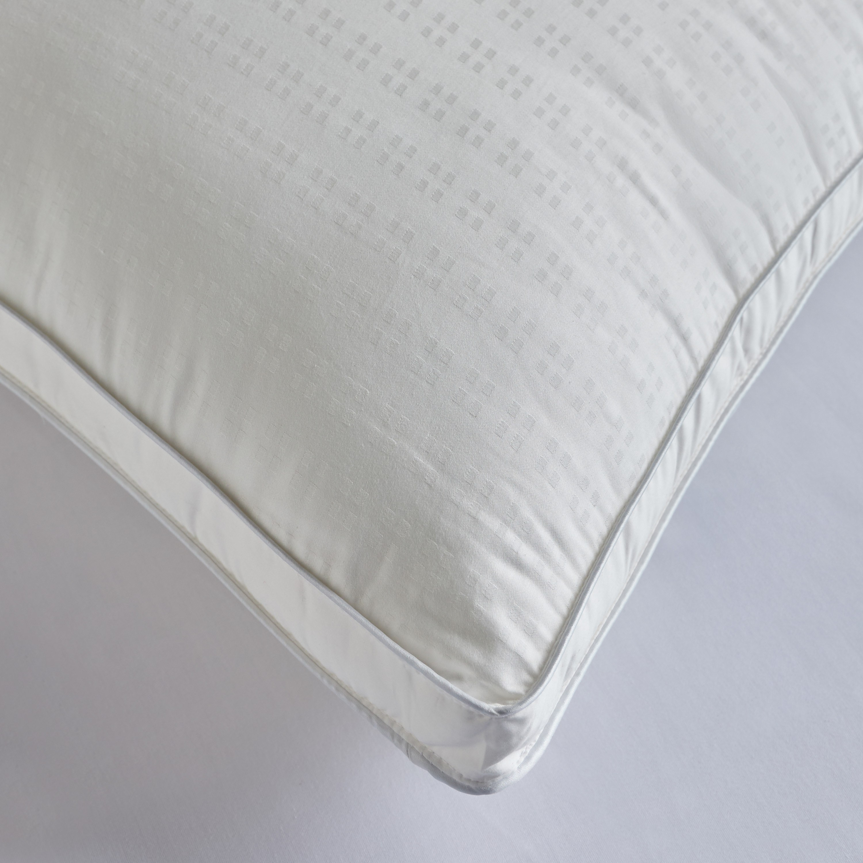 طقم وسائد من قطعتين - سويس دوت - 50x75 سم-household-bedding-pillows-image-2