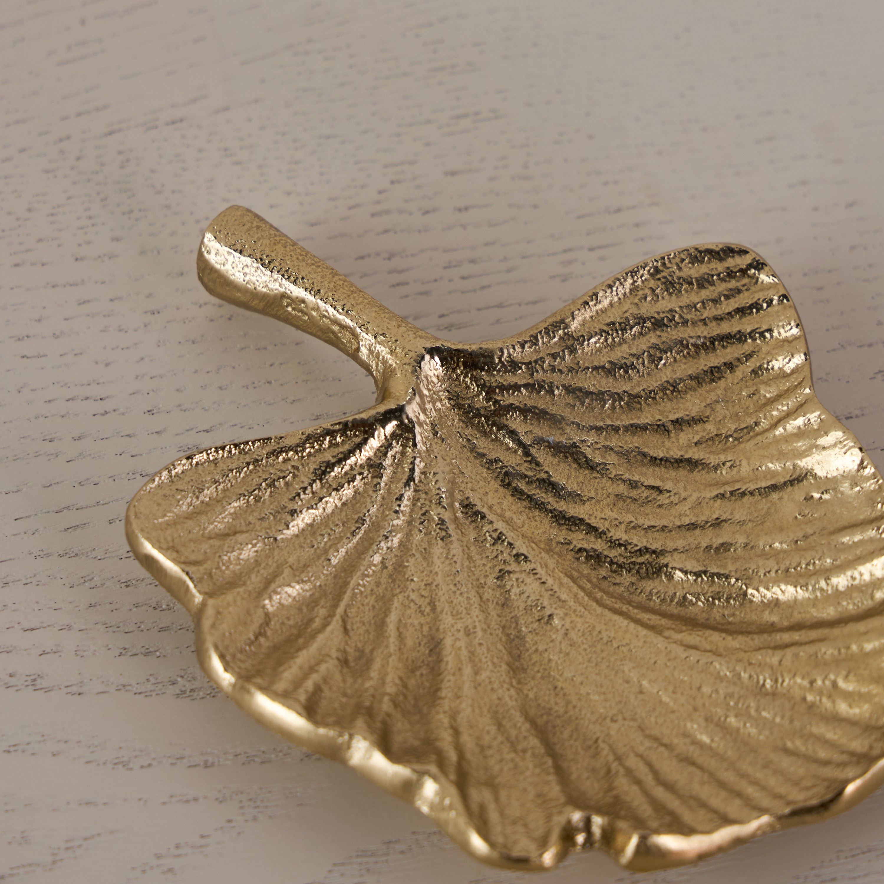 Luxe Fatima Willow Metal Decorative Platter - 13 cm-household-decor-boxesandtrays-image-2