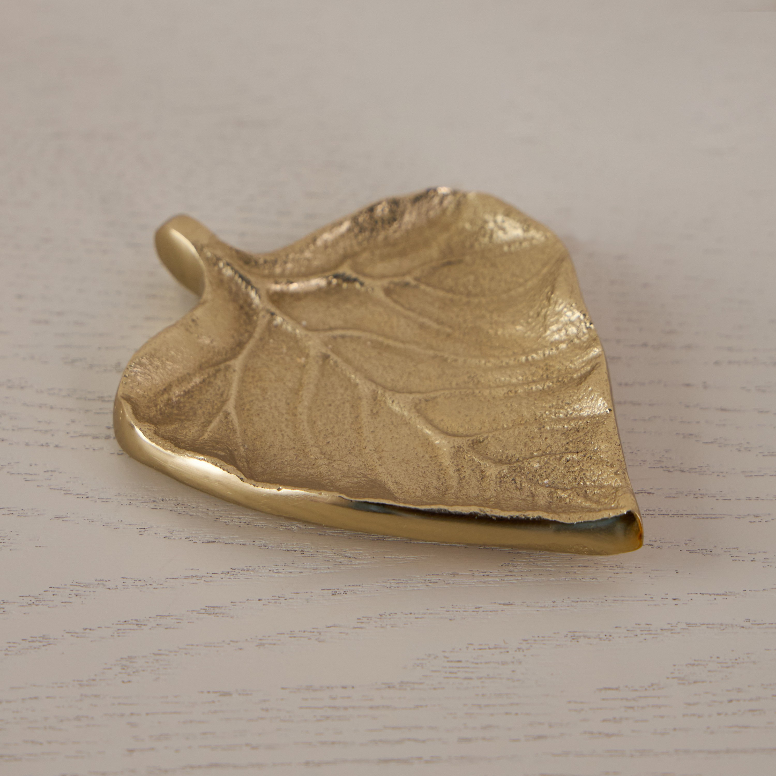 Luxe Fatima Willow Metal Decorative Platter - 11 cm-household-decor-boxesandtrays-image-1
