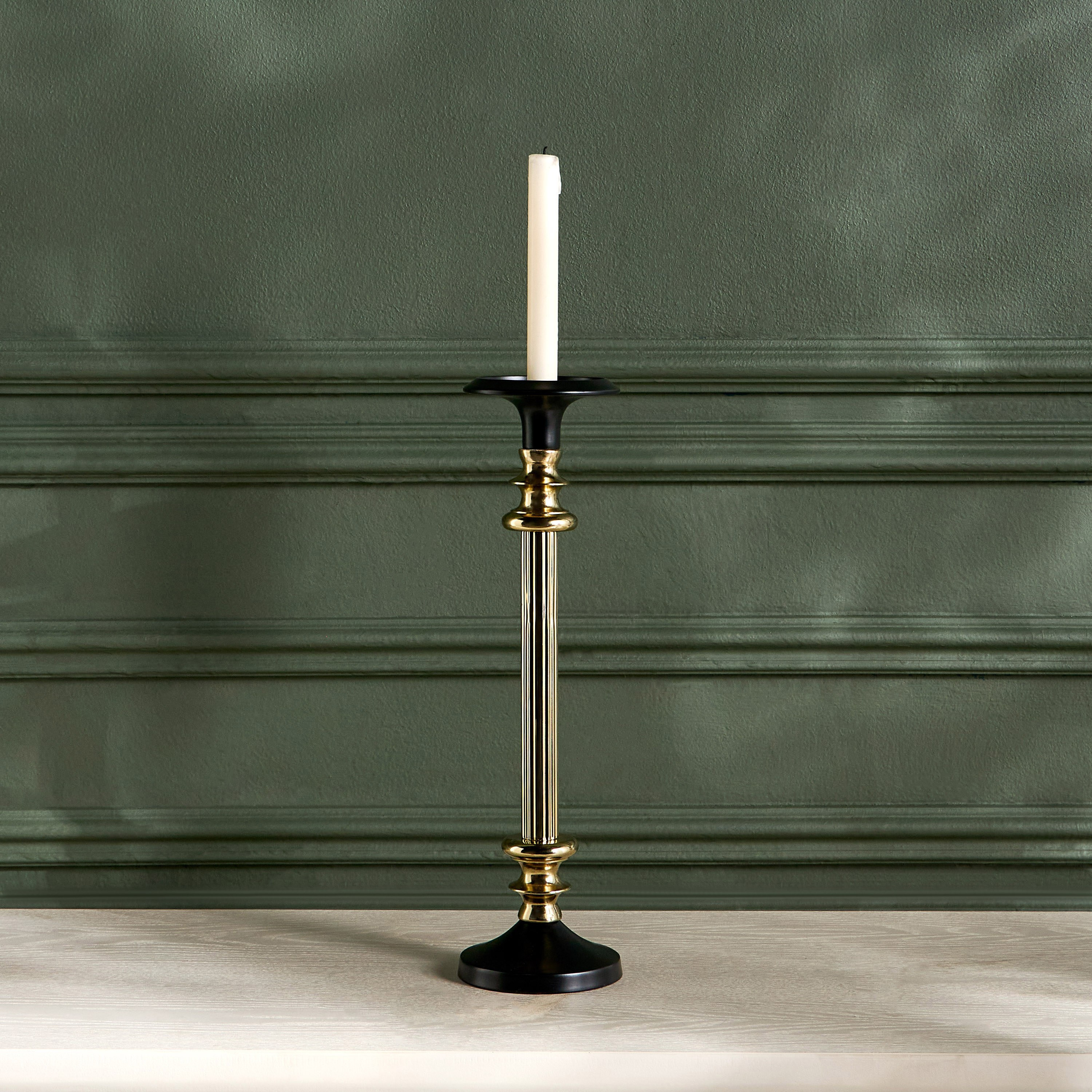حامل شموع معدني فاخر بتصميم عصري وأنيق-household-decor-candleholdersandlanterns-image-1