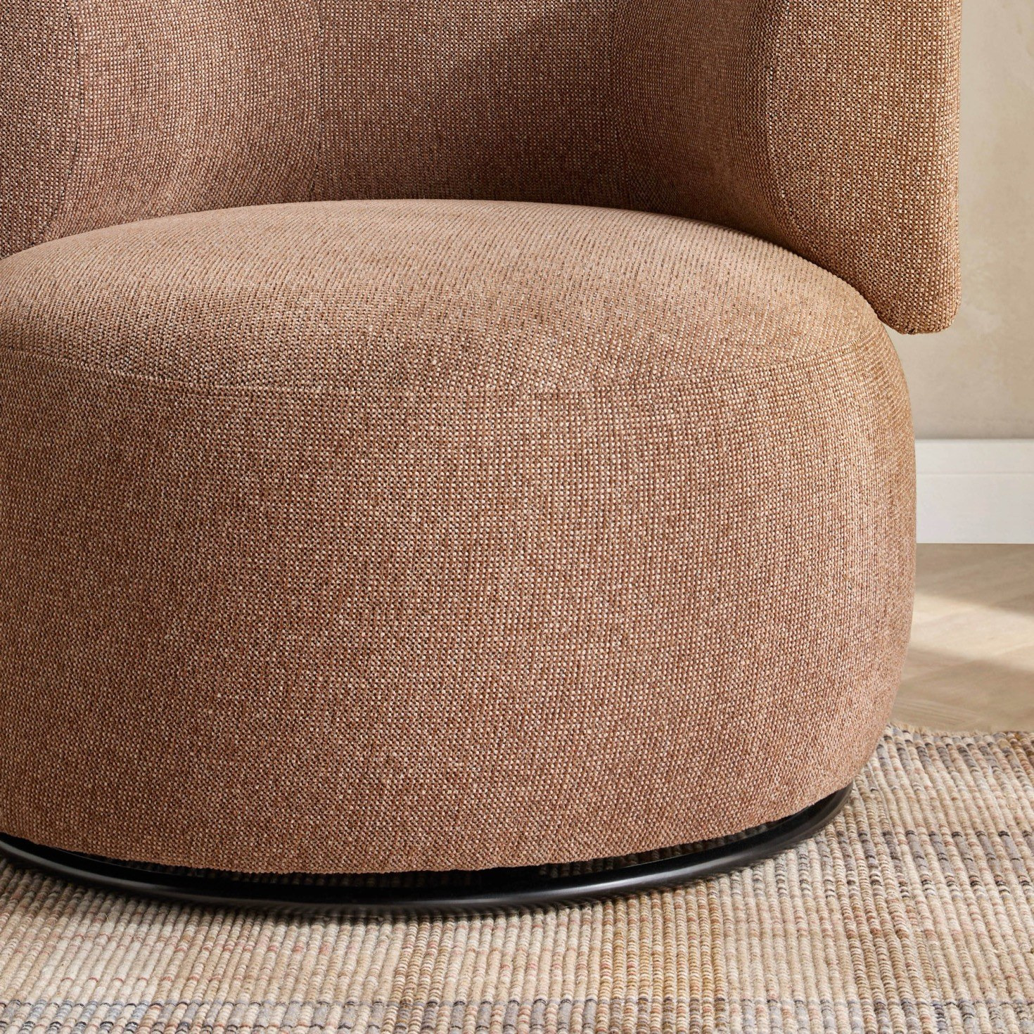 كرسي قماش بمساند ذراعين - سورا-furniture-sofaandseating-armchairs-image-4
