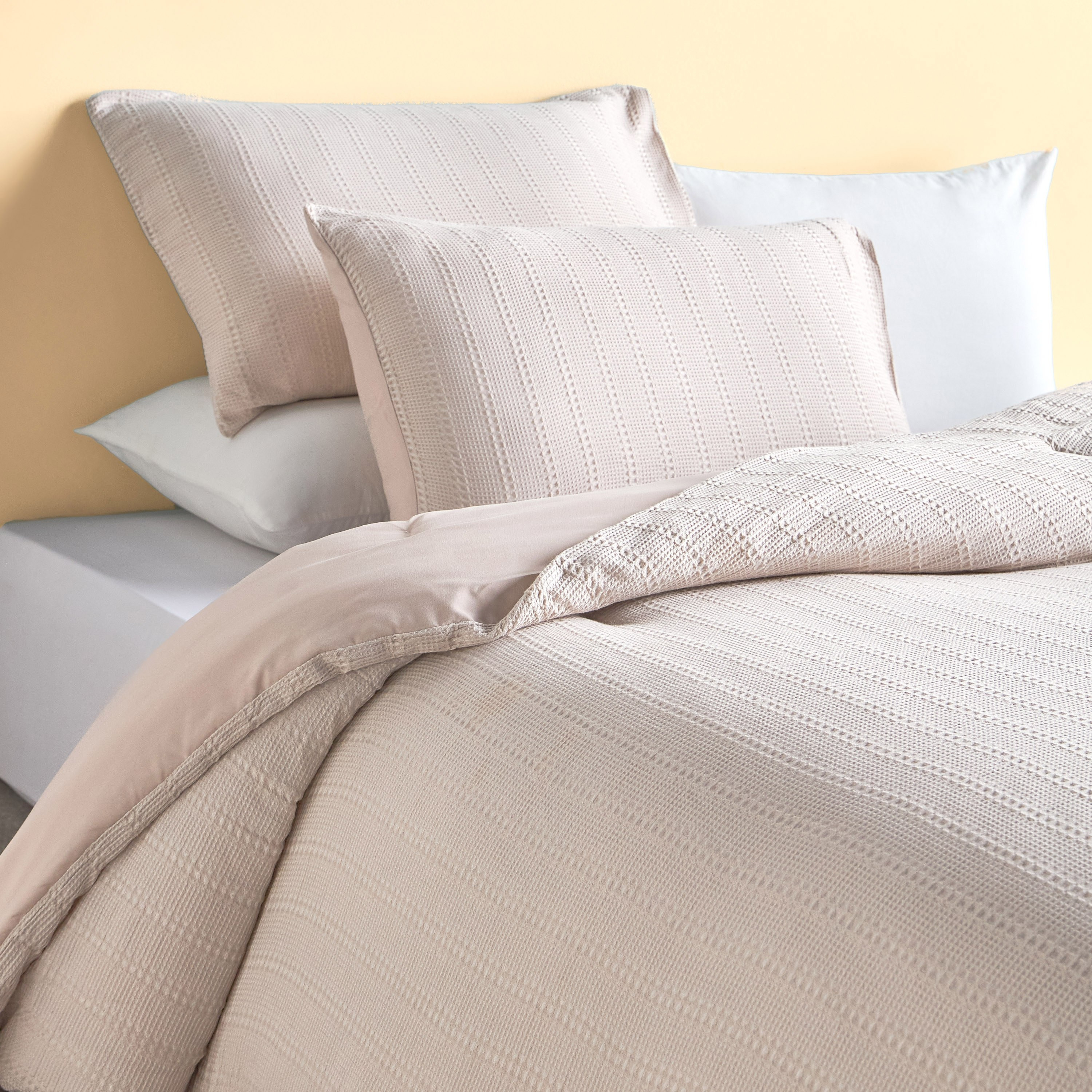 طقم لحاف قطن سوبر كينج 3 قطع بملمس وافل بارز - سورا - 240x260 سم-household-bedding-comfortersandbedspreads-comforters-image-1