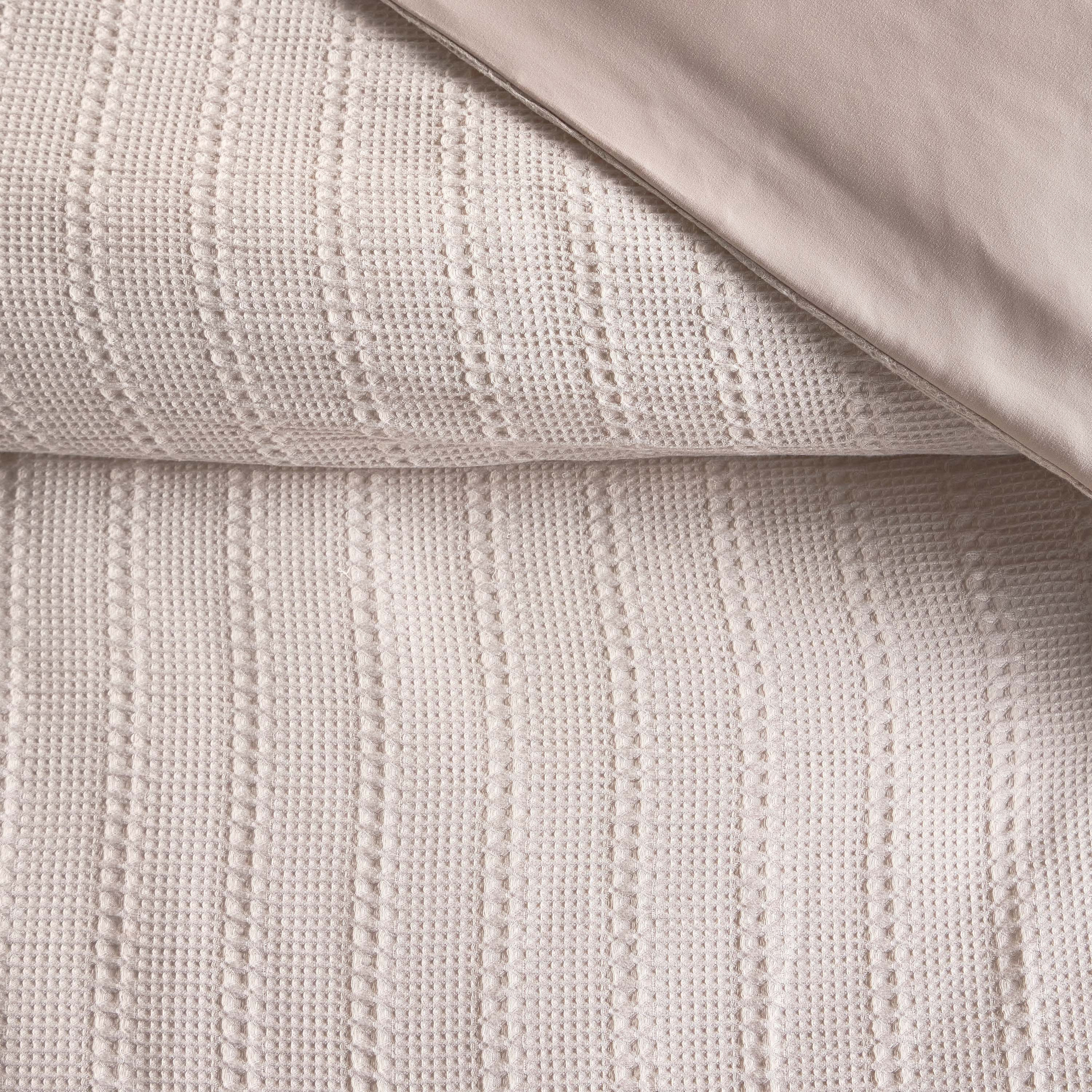 طقم لحاف قطن سوبر كينج 3 قطع بملمس وافل بارز - سورا - 240x260 سم-household-bedding-comfortersandbedspreads-comforters-image-4