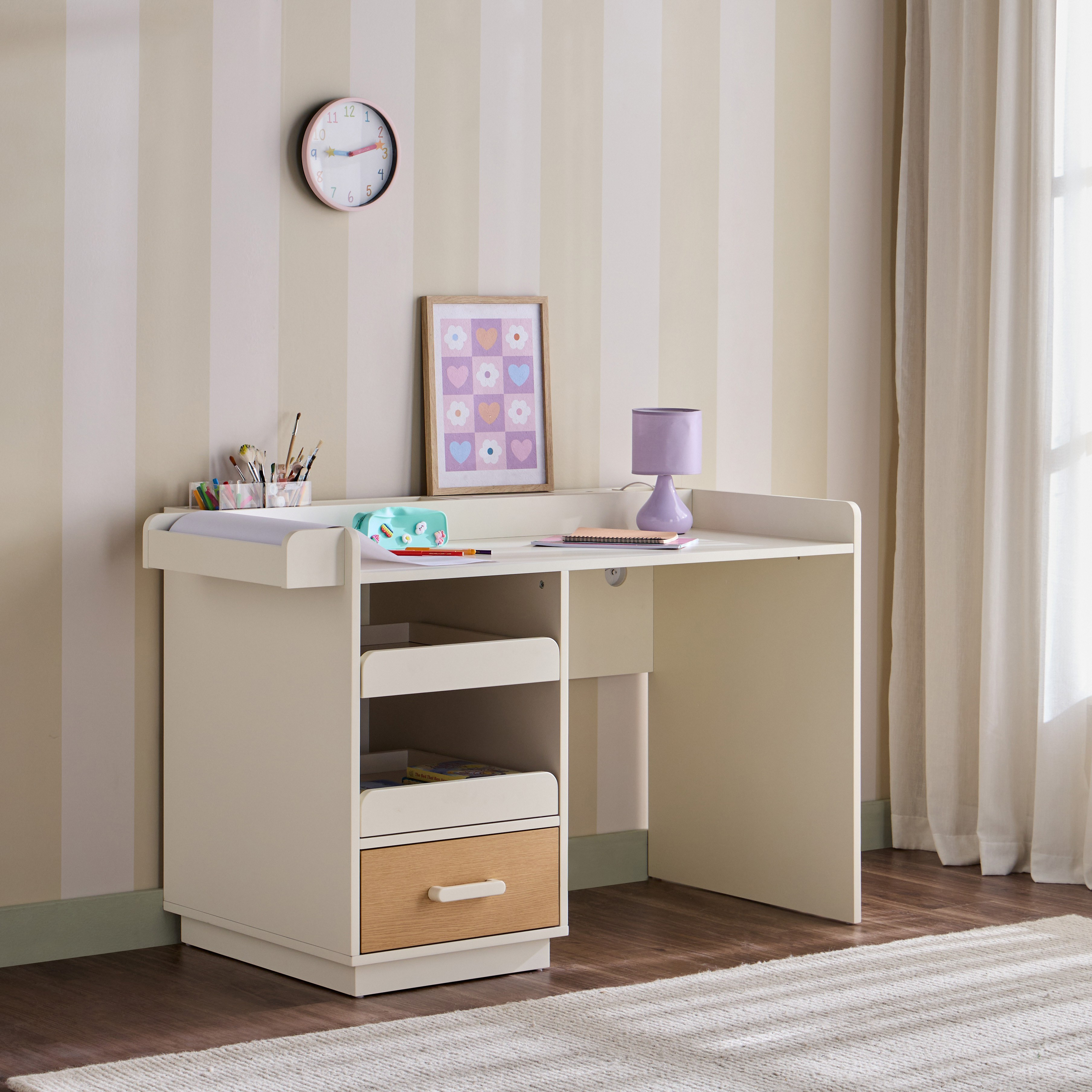 Alia Study Desk