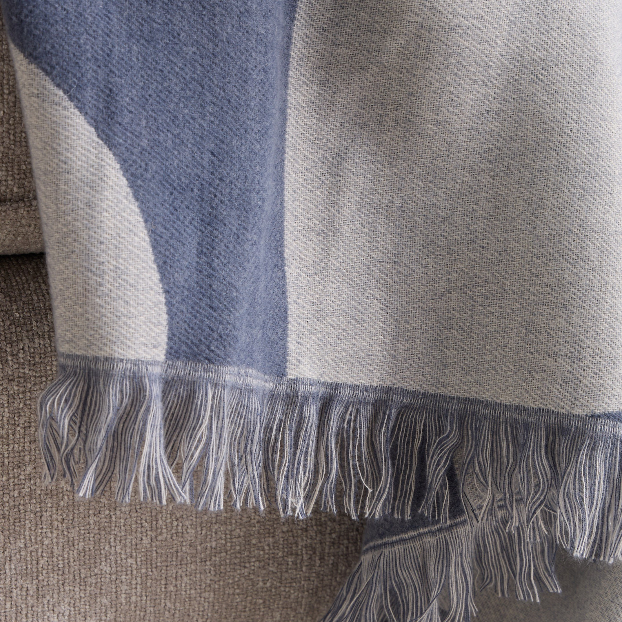 بطانية - ألبرت - 130×170 سم-household-bedding-blankets-image-3