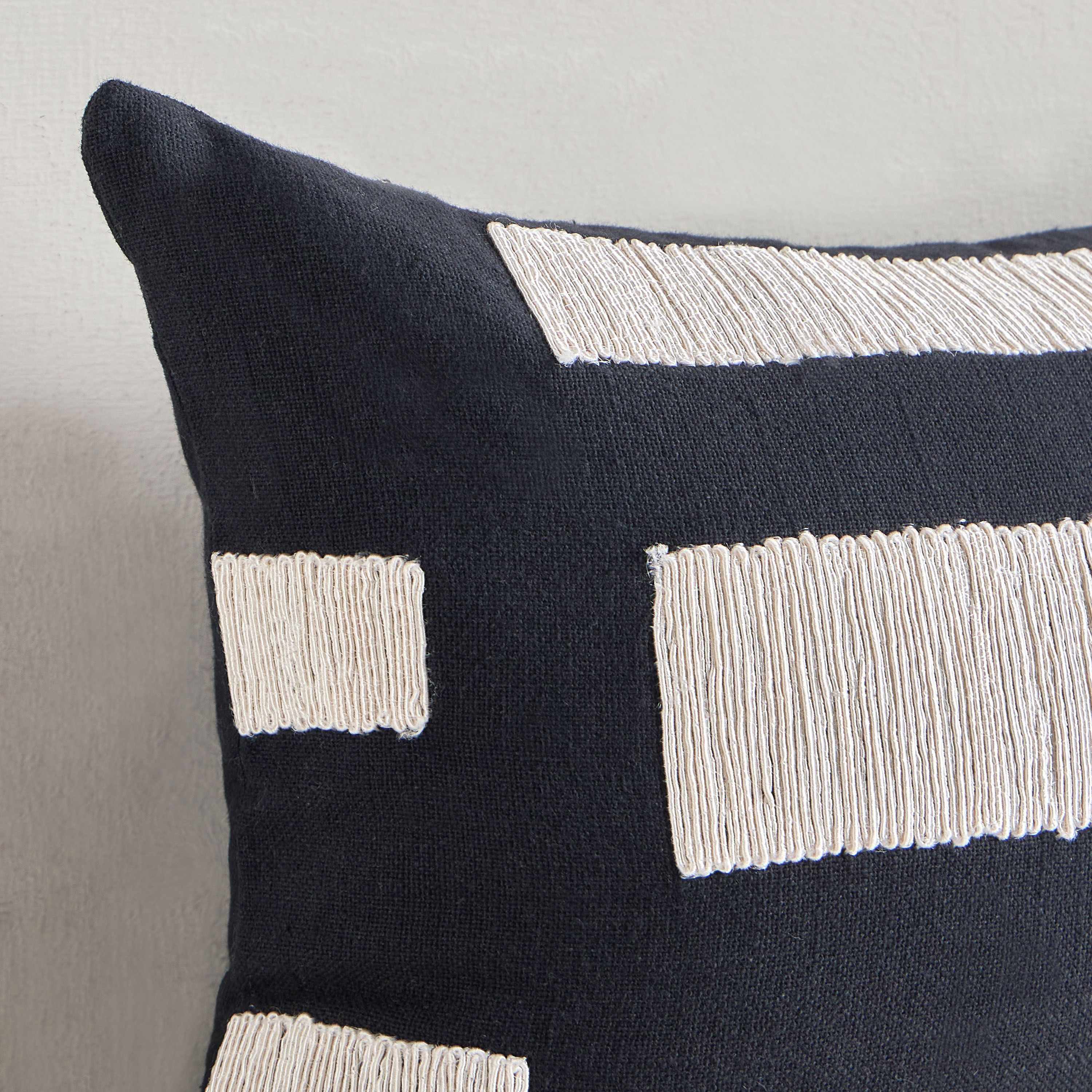 غطاء وسادة مخطط ومطرز - ديناميك دايمنشنز - 30x50 سم-household-cushionsandthrows-cushioncovers-image-2