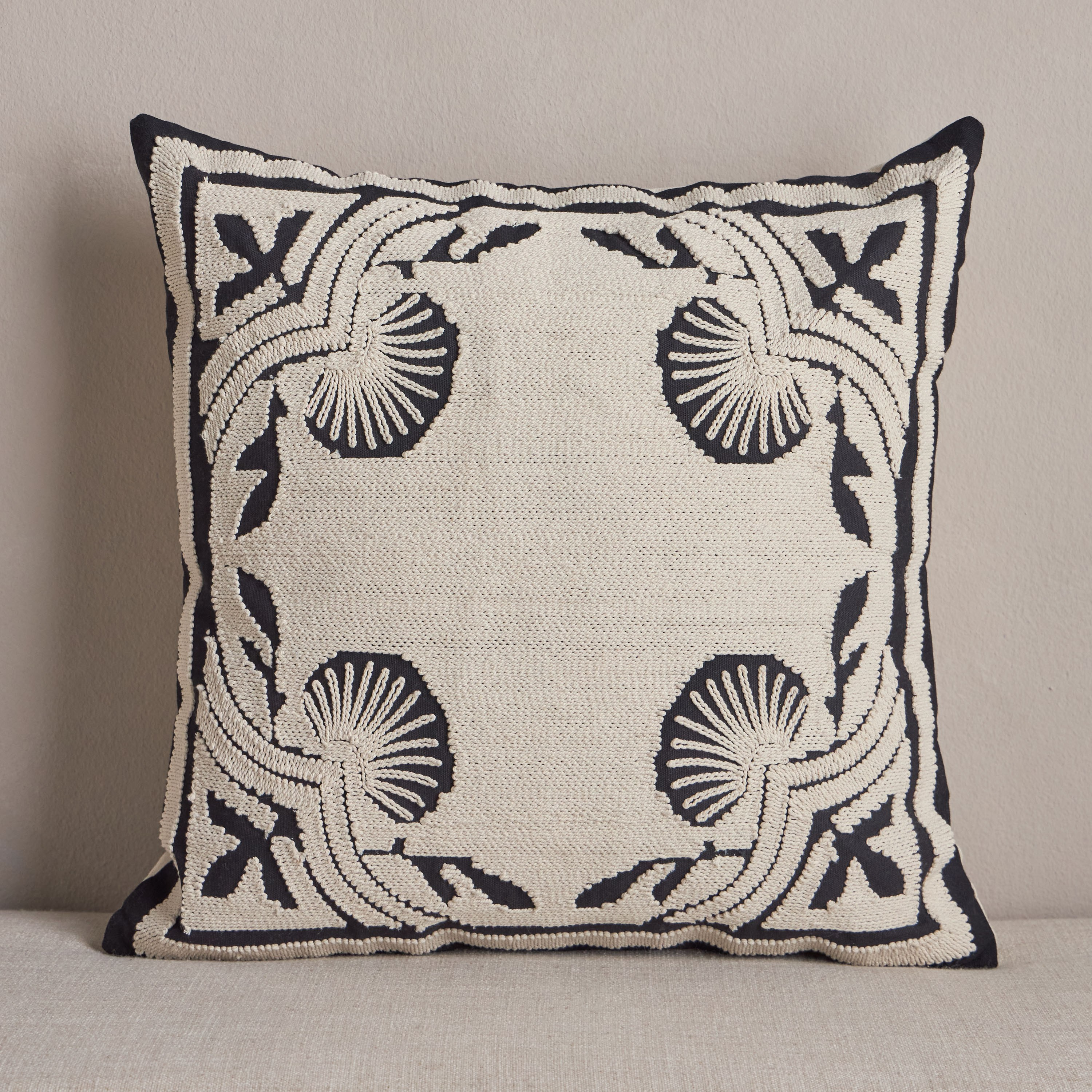 غطاء وسادة مصنوع يدويًا - سوق سول - 50x50 سم-household-cushionsandthrows-cushioncovers-image-1