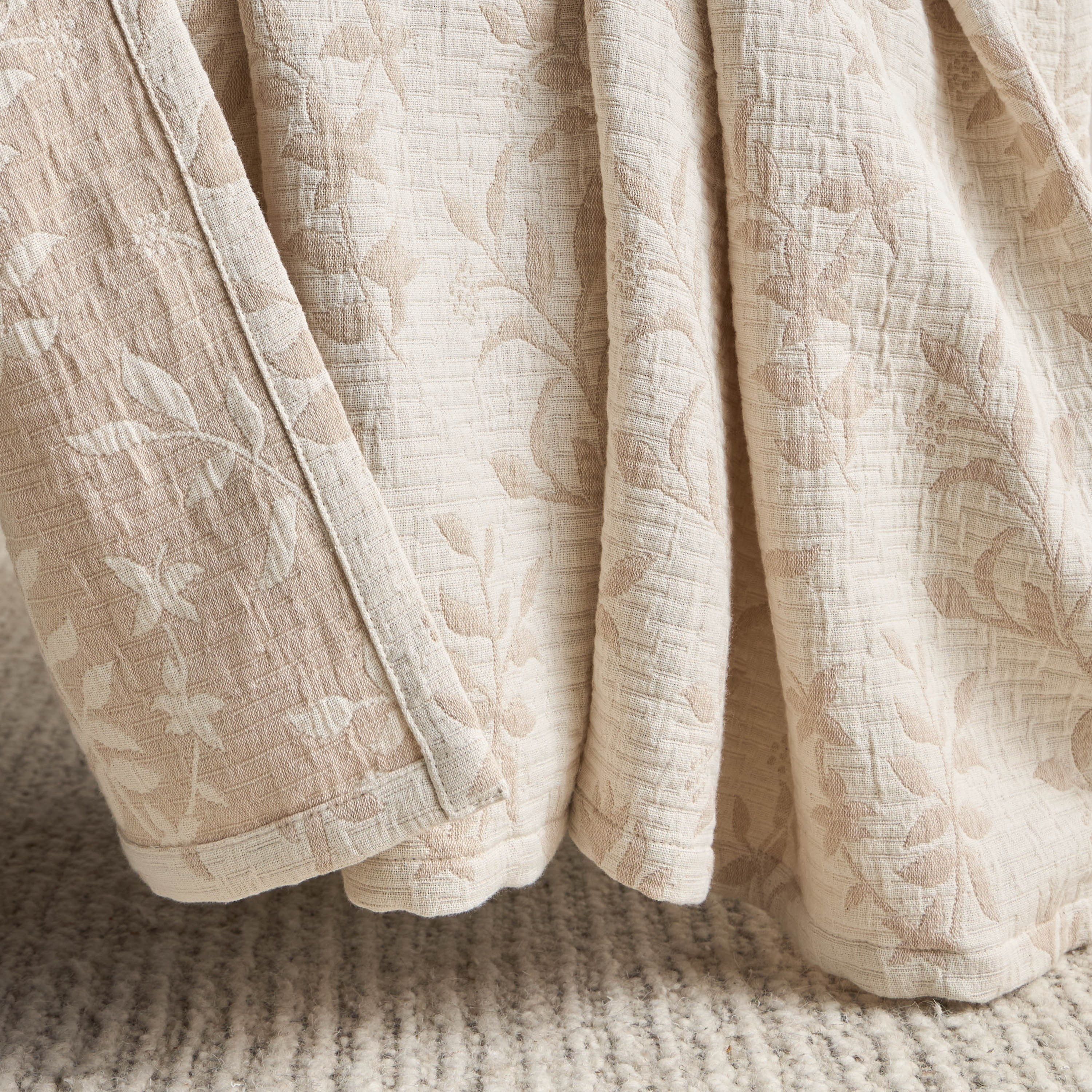 Snug Jacquard Throw - 130x170 cm-household-bedding-blankets-image-2