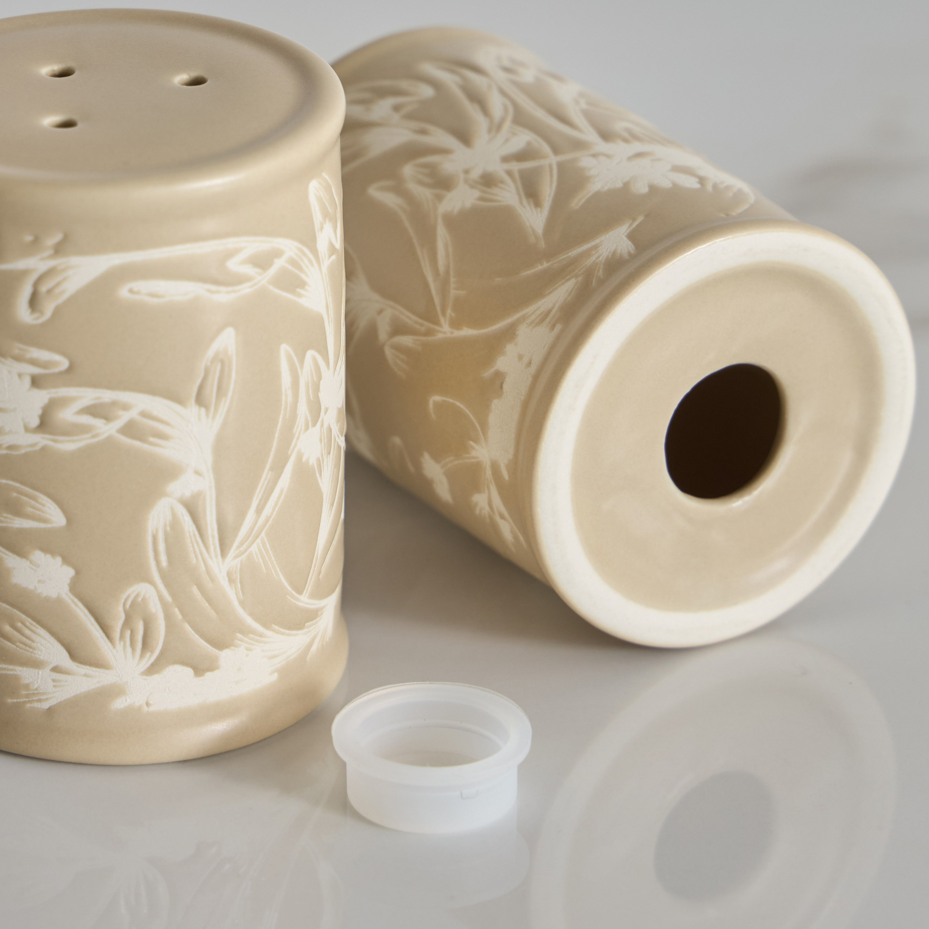 Sora Salt and Pepper Shaker Set-household-kitchen-foodstorage-saltandpeppershakers-image-2
