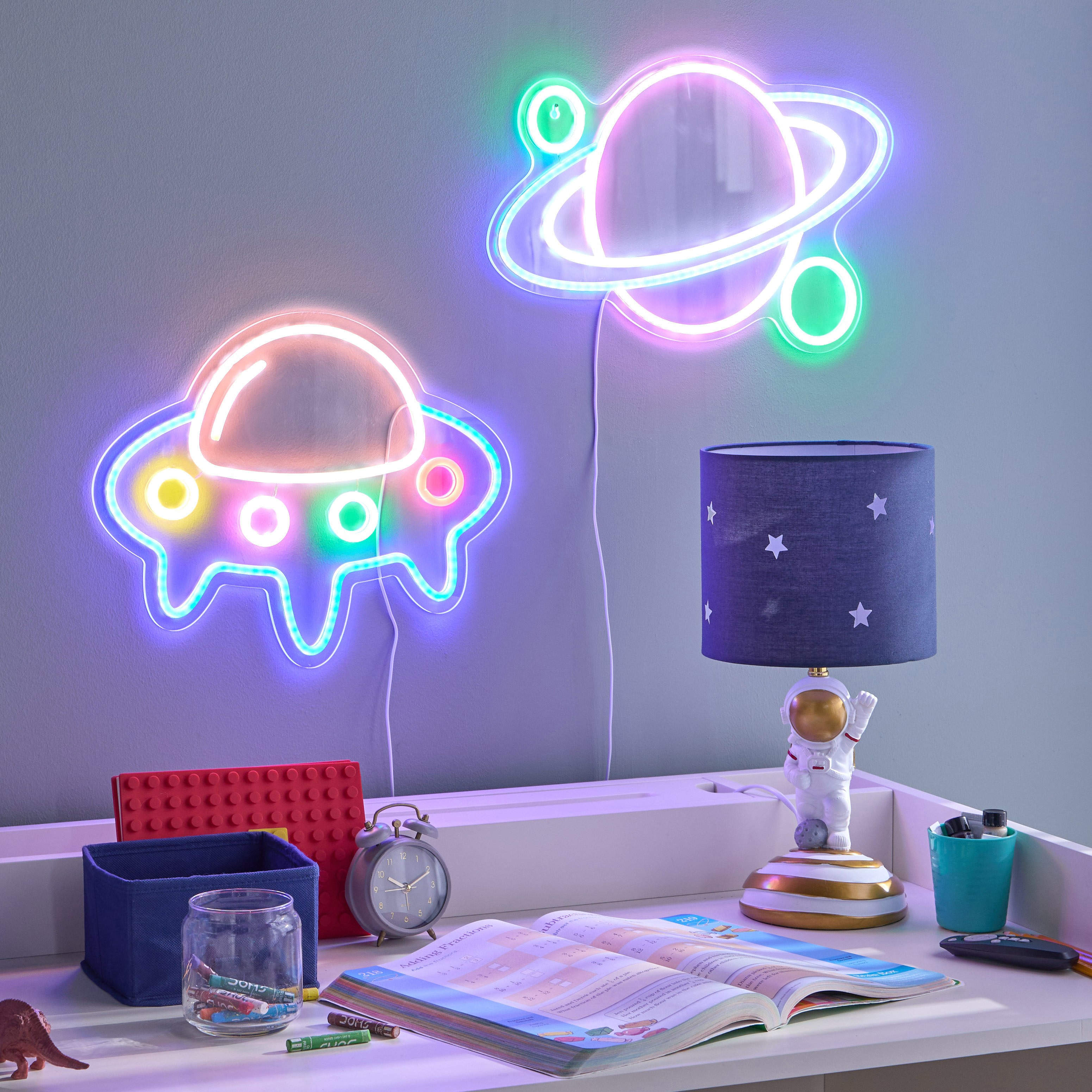 مصباح نيون بتصميم فضاء وتشغيل يو إس بي - جيم - 32 سم-babyandkids-decorandlighting-lighting-decorativelightingandwalllamps-image-4